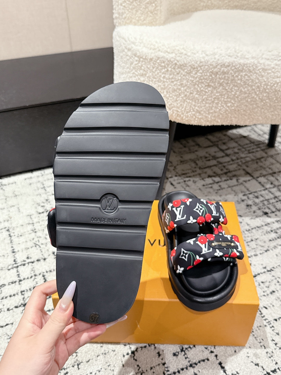 LV TWO-STRAP SLIDES 25S IN BLACK FABRIC AND CALFSKIN - 35