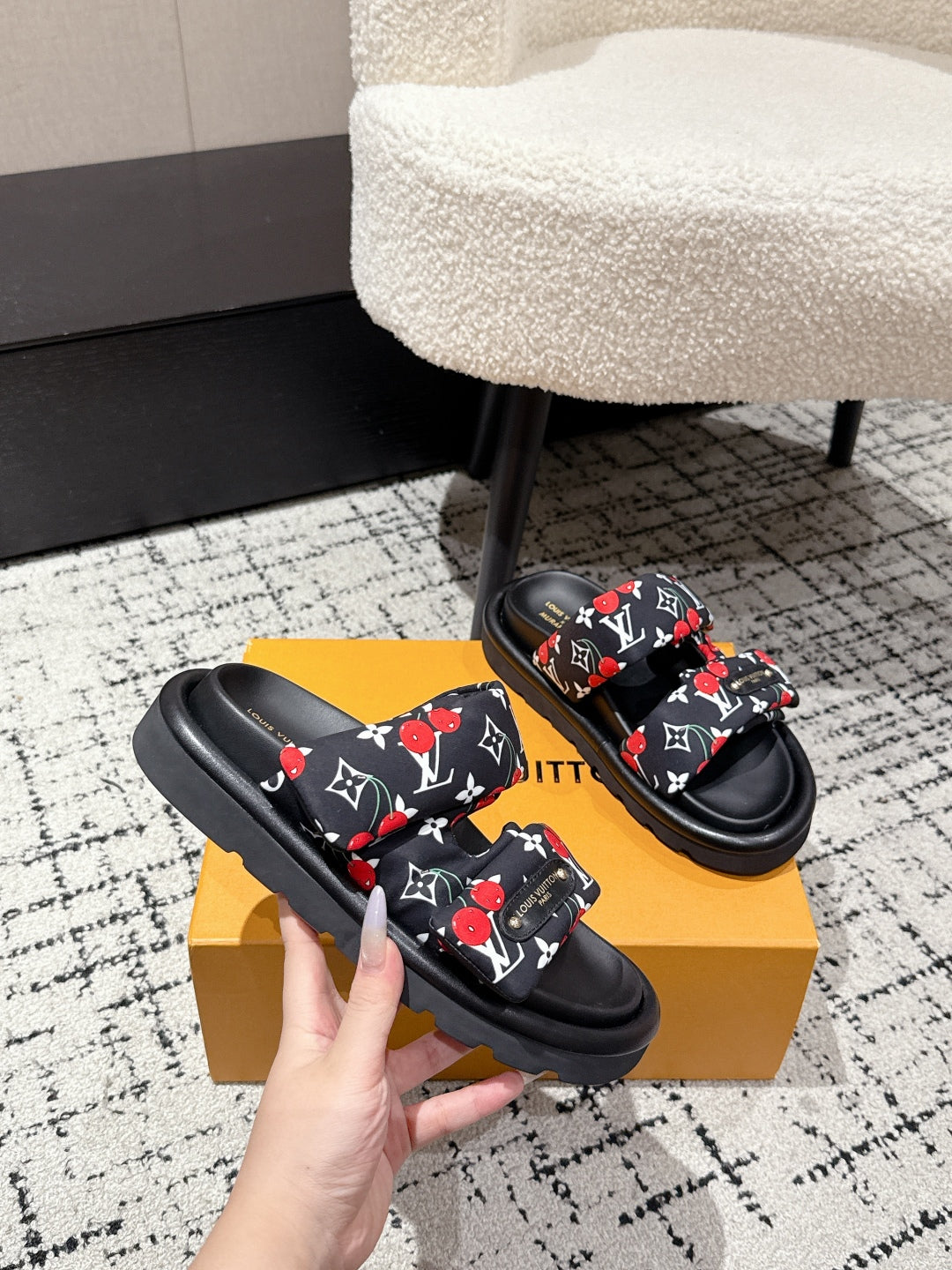 LV TWO-STRAP SLIDES 25S IN BLACK FABRIC AND CALFSKIN - 35