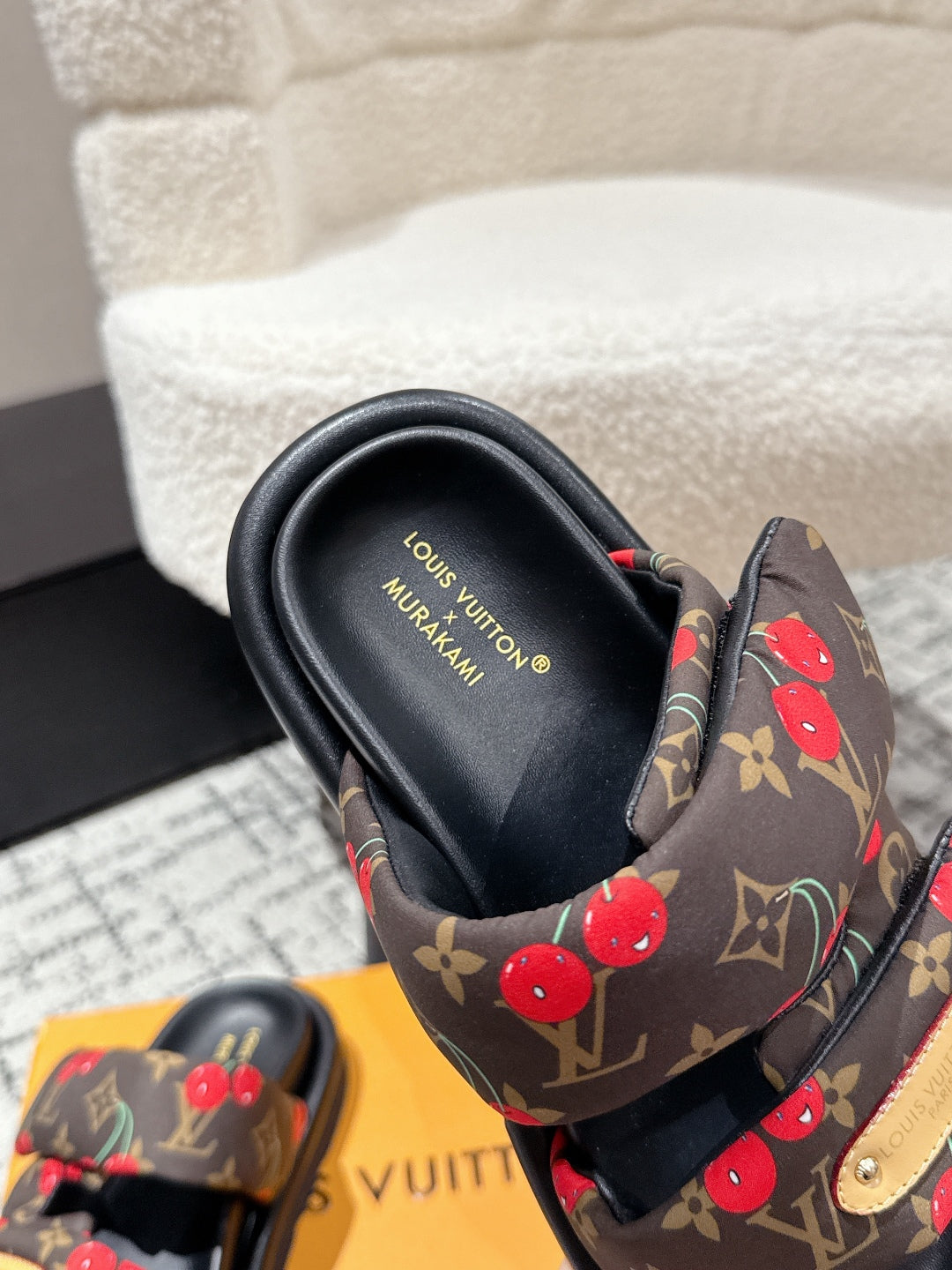 LV MIAMI-STYLE SANDALS 25S IN BROWN FABRIC AND BLACK CALFSKIN - 35