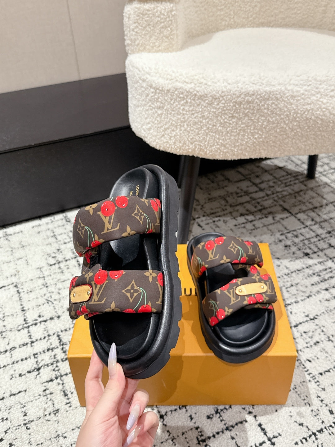 LV MIAMI-STYLE SANDALS 25S IN BROWN FABRIC AND BLACK CALFSKIN - 35