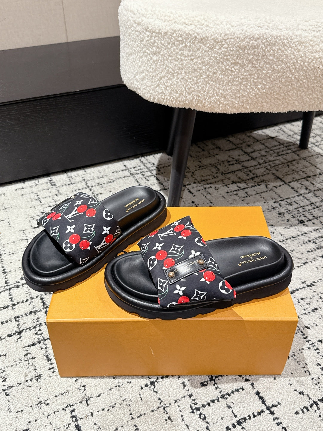LV MIAMI-STYLE SANDALS 25S IN BLACK FABRIC AND CALFSKIN - 35