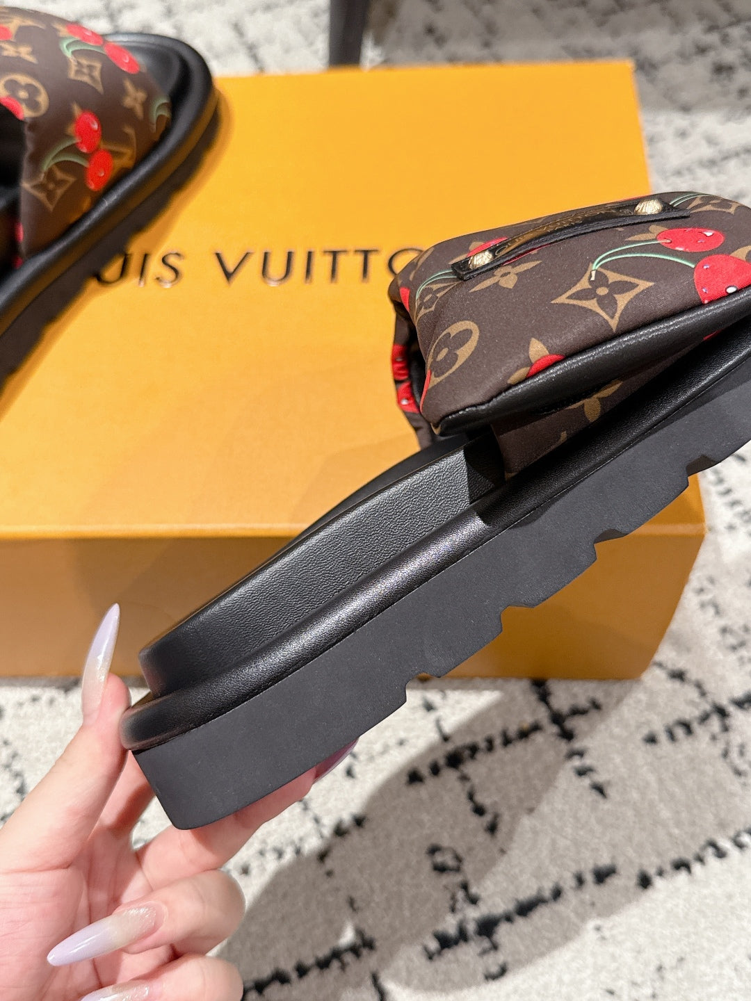 LV MIAMI-STYLE SANDALS 25S IN BROWN FABRIC AND BLACK CALFSKIN - 35