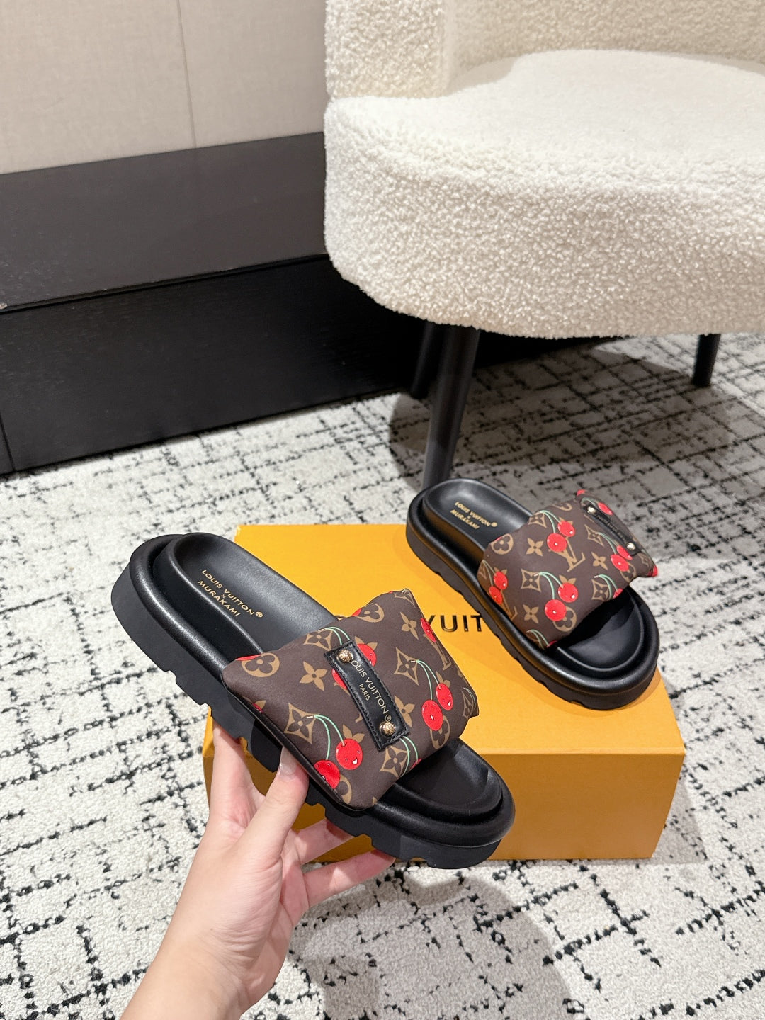 LV MIAMI-STYLE SANDALS 25S IN BROWN FABRIC AND BLACK CALFSKIN - 35