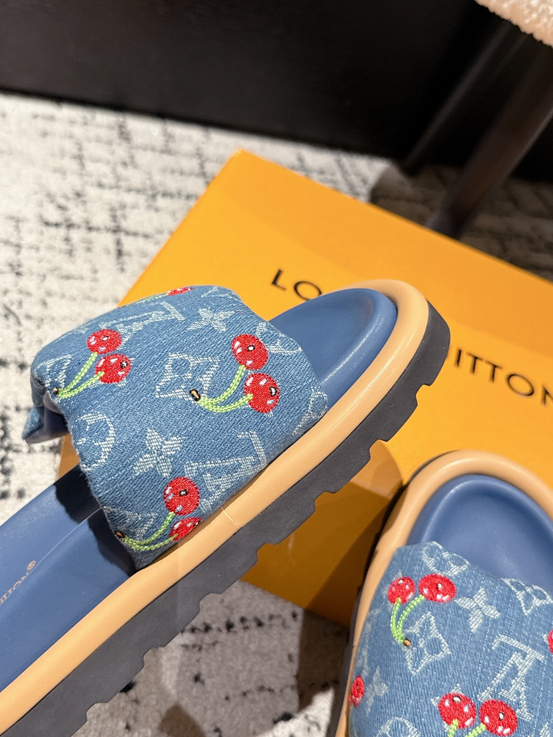 LV MIAMI-STYLE SANDALS 25S IN BLUE DENIM AND CALFSKIN - 35