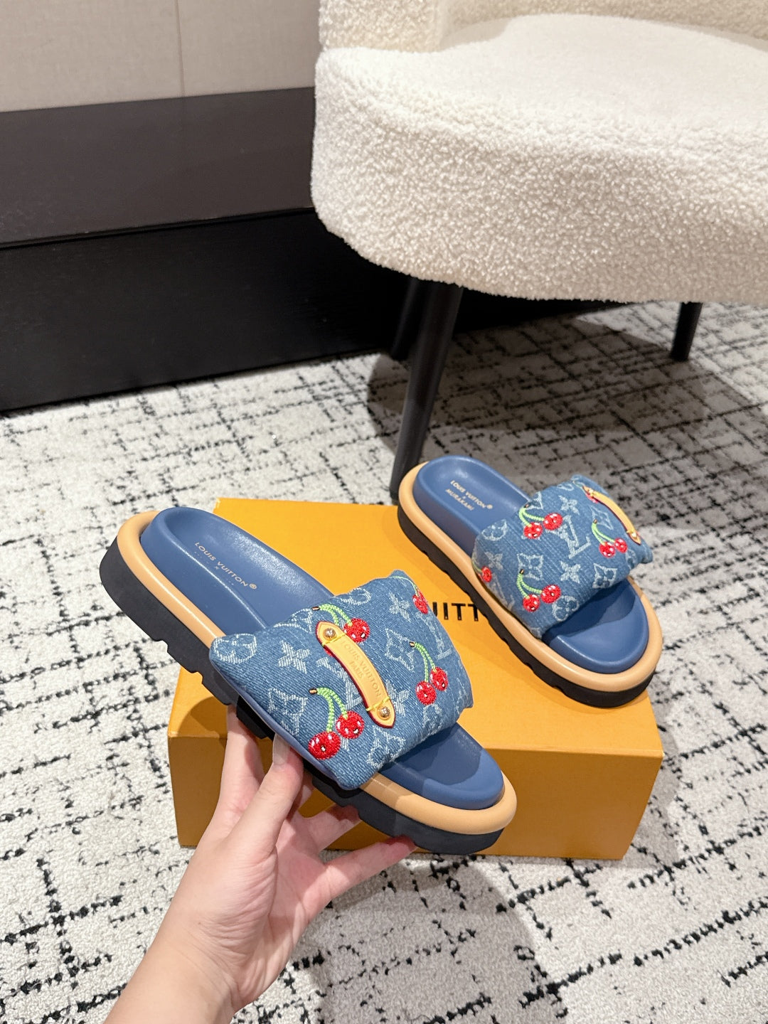 LV MIAMI-STYLE SANDALS 25S IN BLUE DENIM AND CALFSKIN - 35