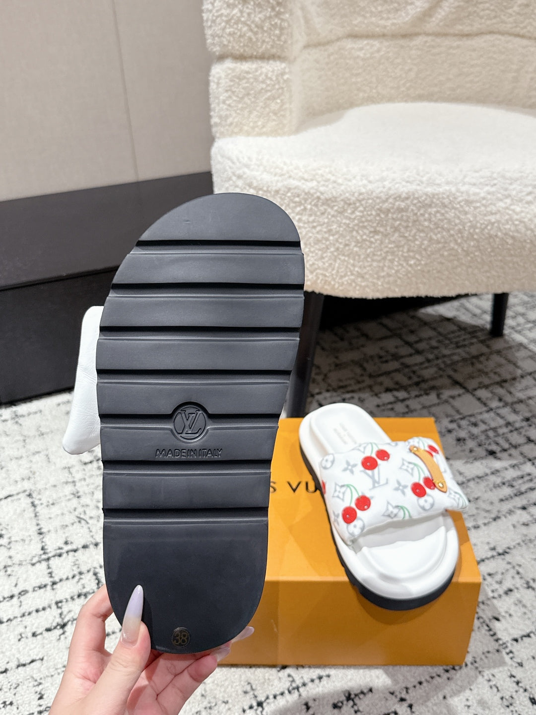 LV MIAMI-STYLE SANDALS 25S IN WHITE FABRIC AND CALFSKIN - 35