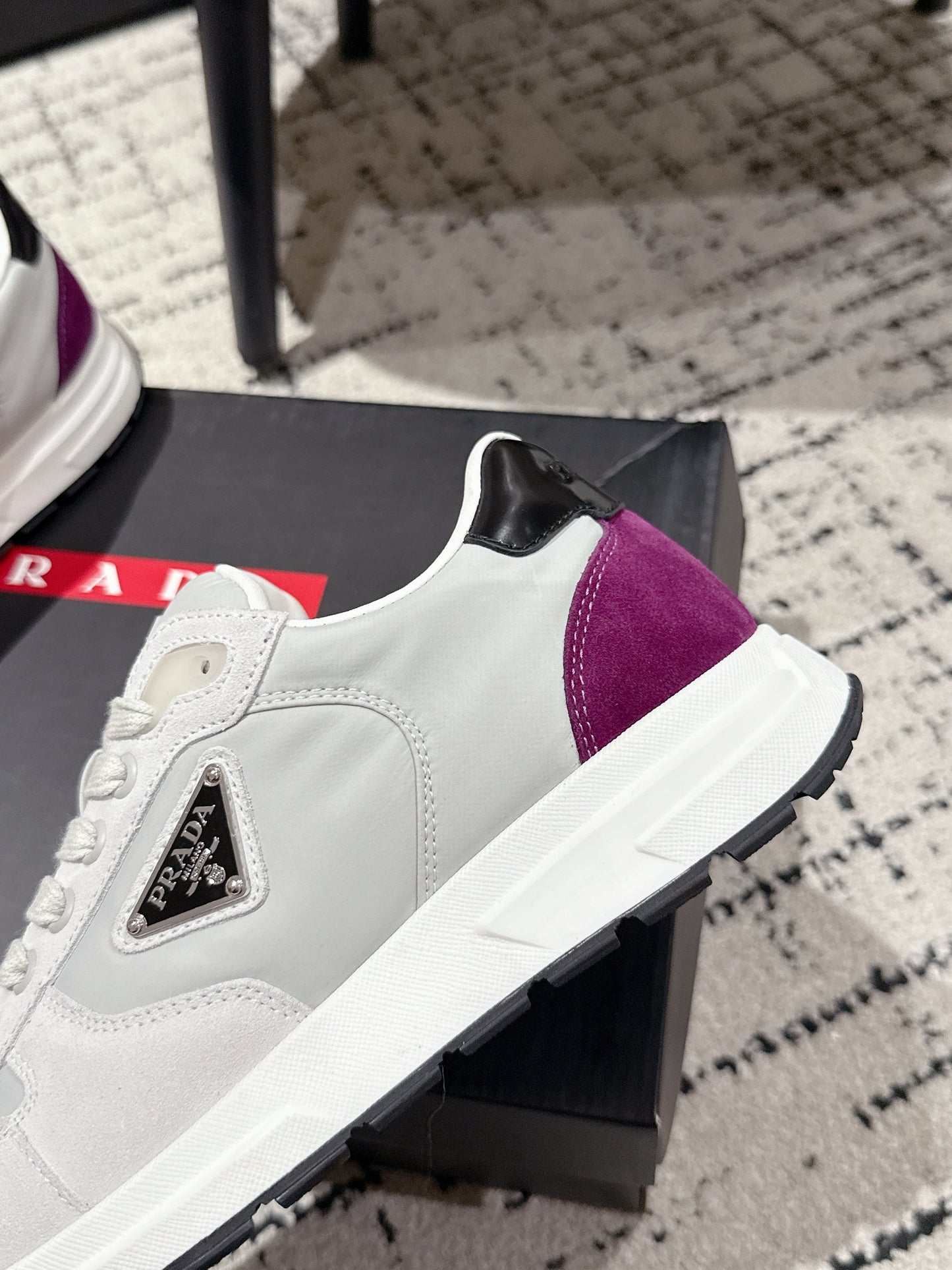 PRADA 25S MEN SNEAKERS LOGO IN WHITE AND MULBERRY NUBUCK AND CANVAS - 38