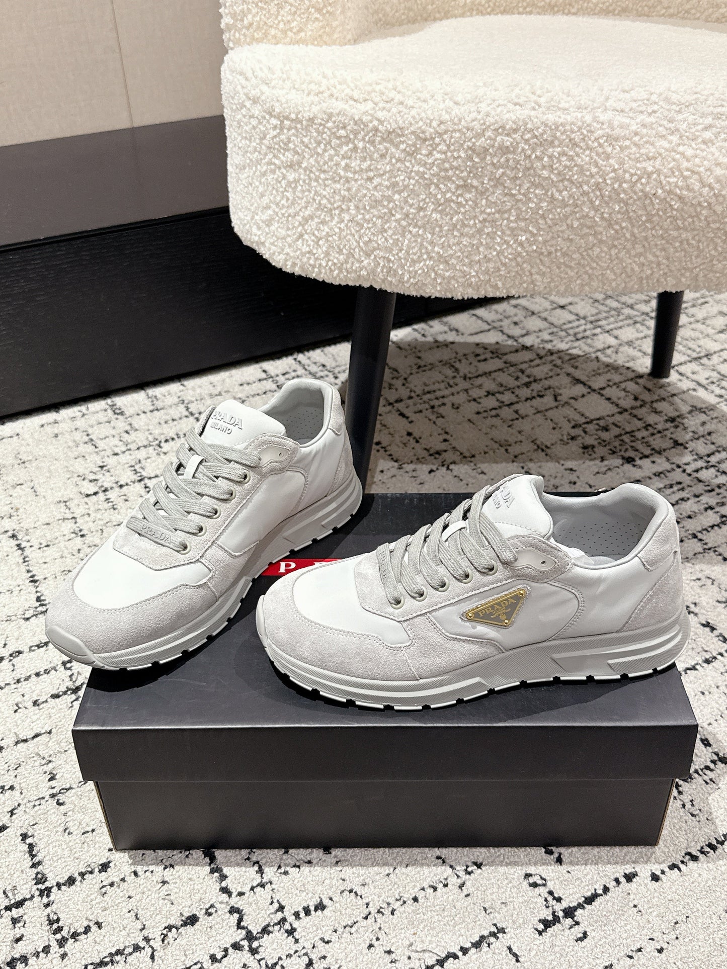 PRADA 25S MEN SNEAKERS LOGO IN WHITE AND LIGHT GRAY NUBUCK AND CANVAS - 38