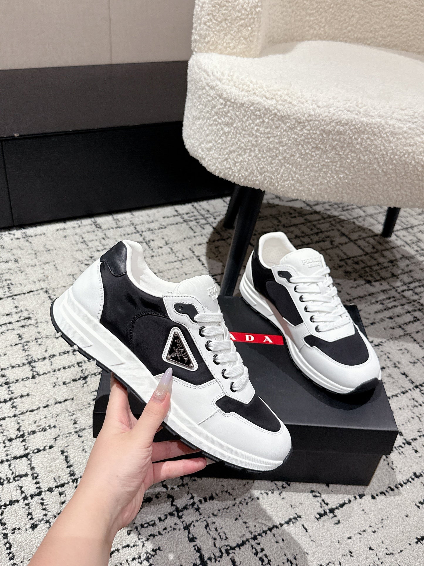 PRADA 25S MEN SNEAKERS LOGO IN WHITE AND BLACK NUBUCK AND CANVAS - 38