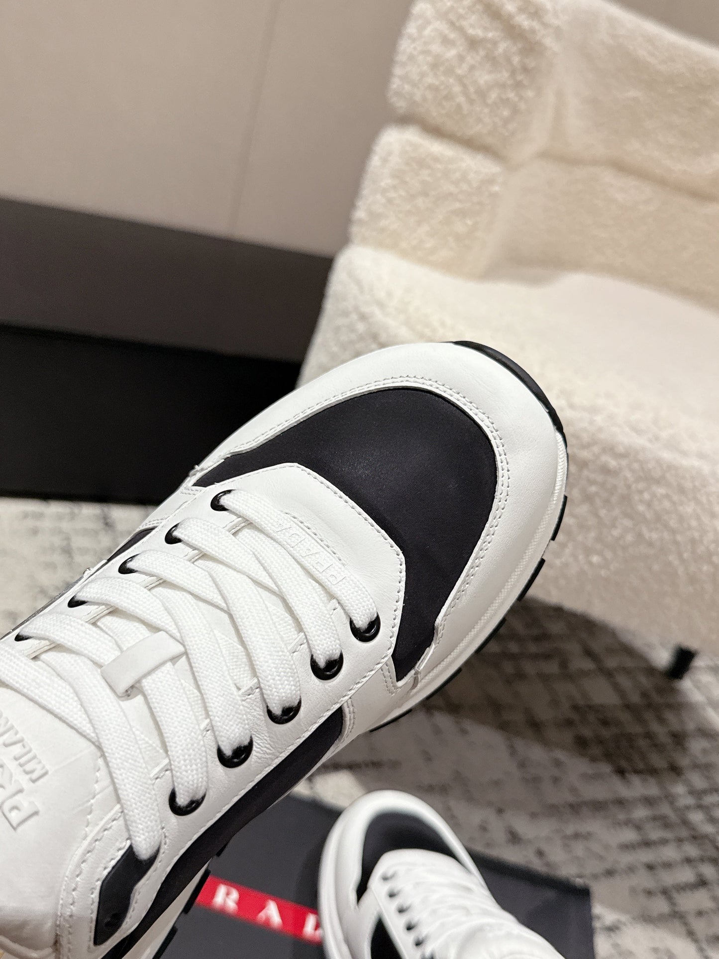 PRADA 25S MEN SNEAKERS LOGO IN WHITE AND BLACK NUBUCK AND CANVAS - 38