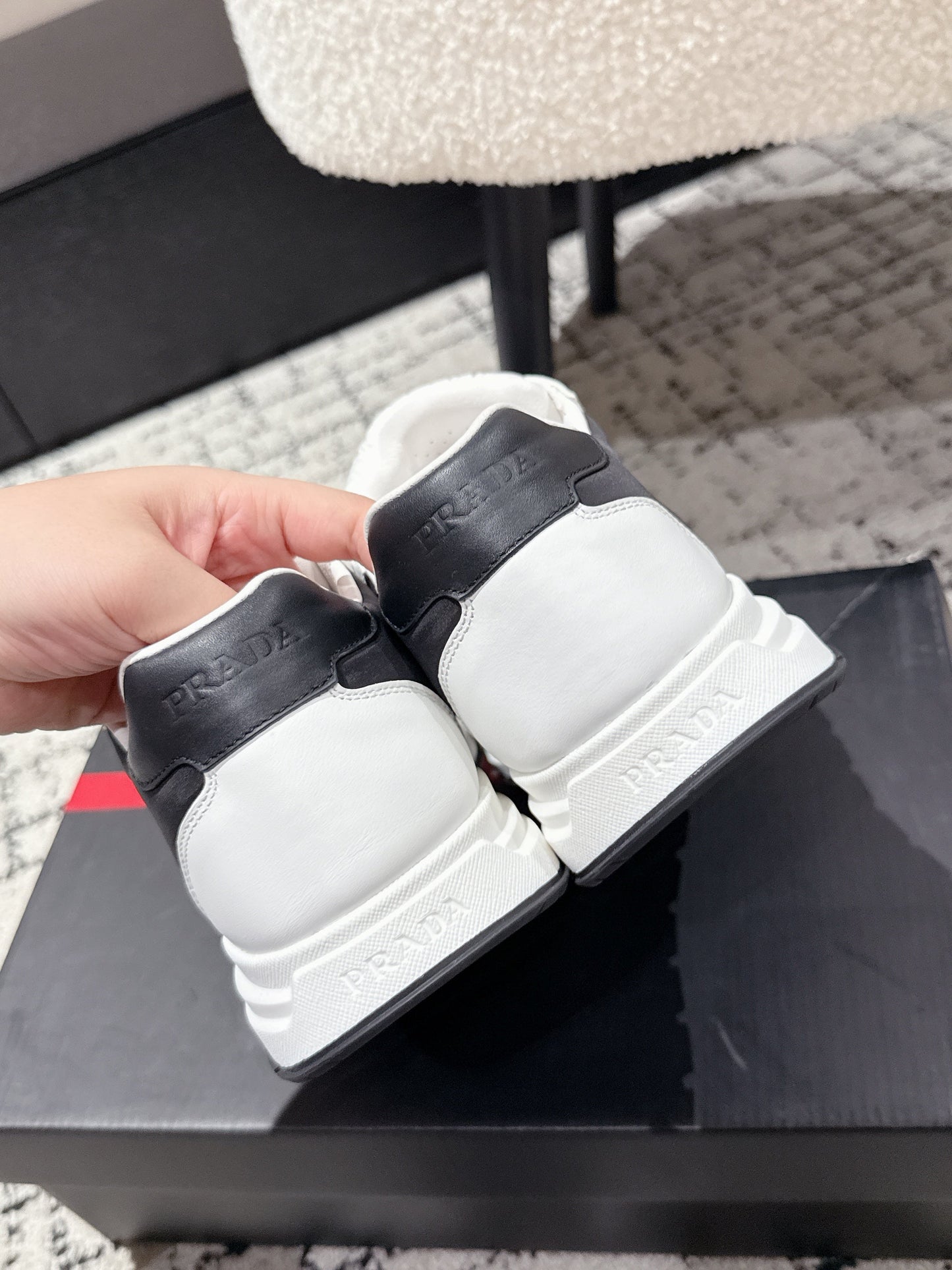 PRADA 25S MEN SNEAKERS LOGO IN WHITE AND BLACK NUBUCK AND CANVAS - 38