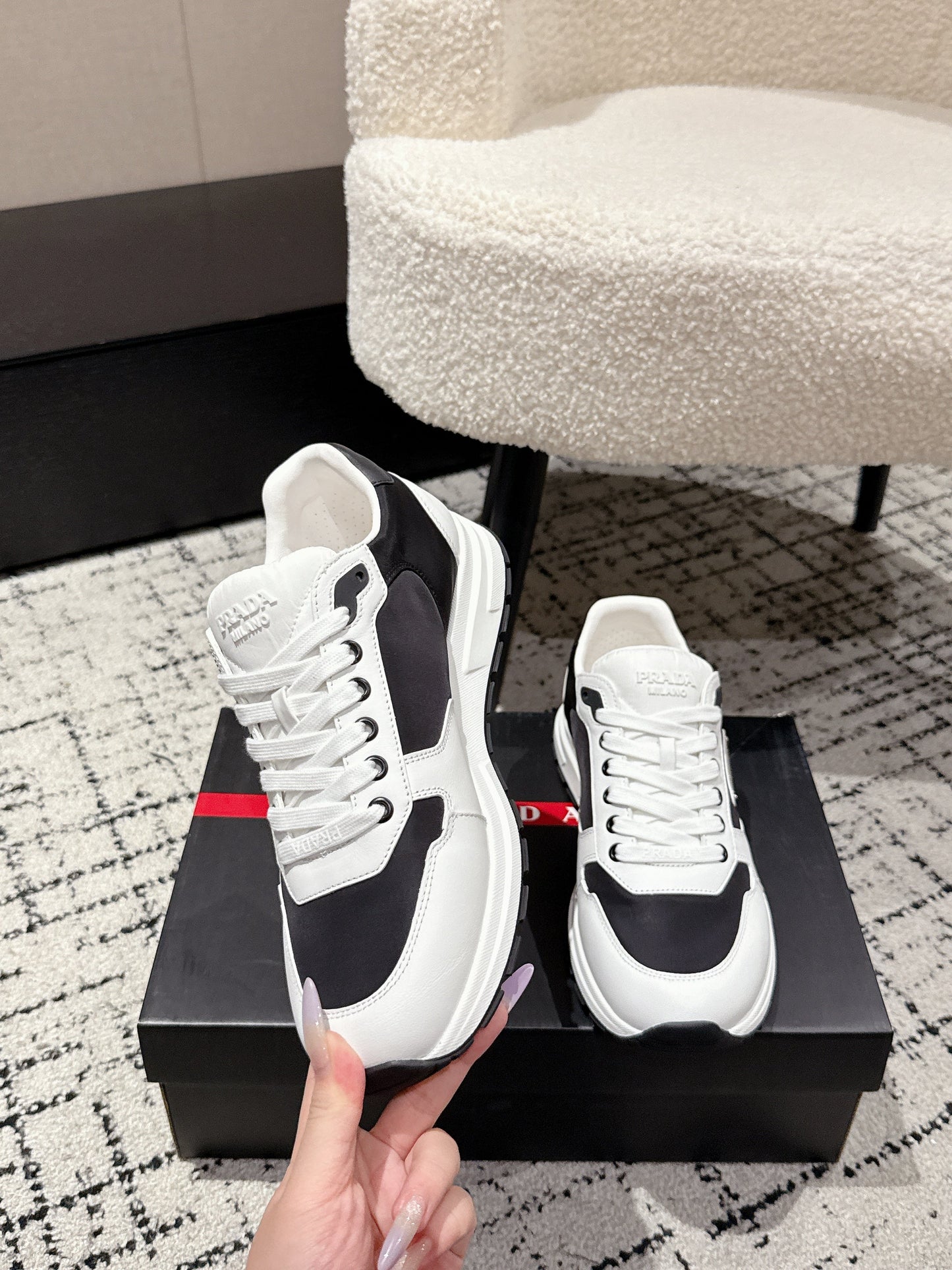 PRADA 25S MEN SNEAKERS LOGO IN WHITE AND BLACK NUBUCK AND CANVAS - 38