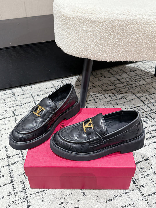 VLTN LOAFER 25S IN MATTE BLACK LEATHER WITH GOLD HARDWARE - 35