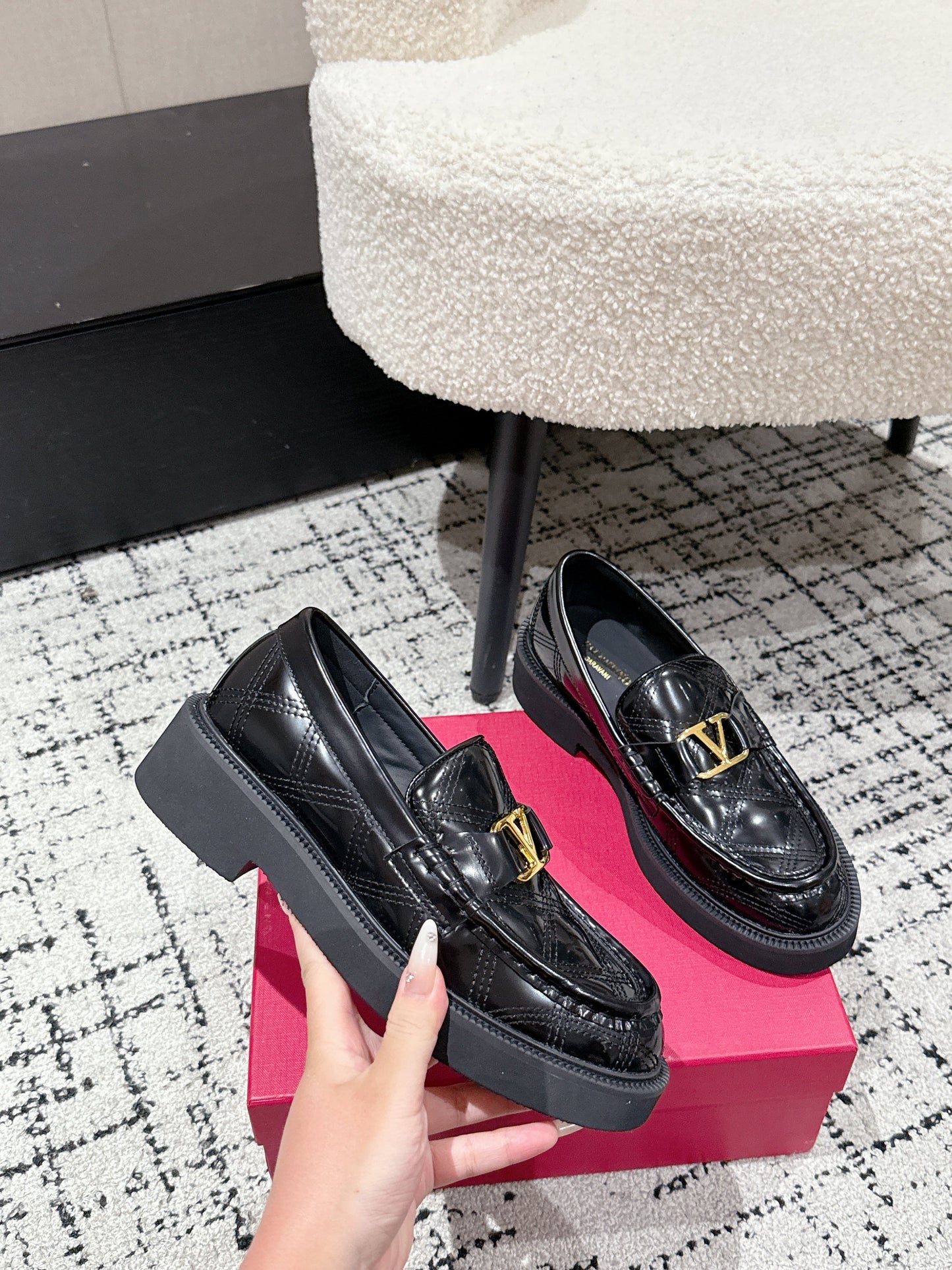 VLTN LOAFER 25S IN BLACK CALFSKIN WITH GOLD HARDWARE - 35