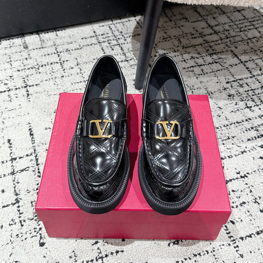 VLTN LOAFER 25S IN BLACK CALFSKIN WITH GOLD HARDWARE - 35
