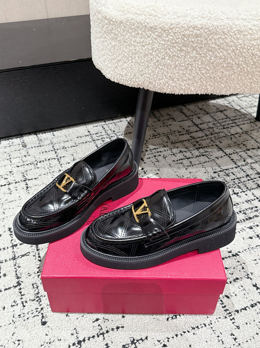 VLTN LOAFER 25S IN BLACK CALFSKIN WITH GOLD HARDWARE - 35