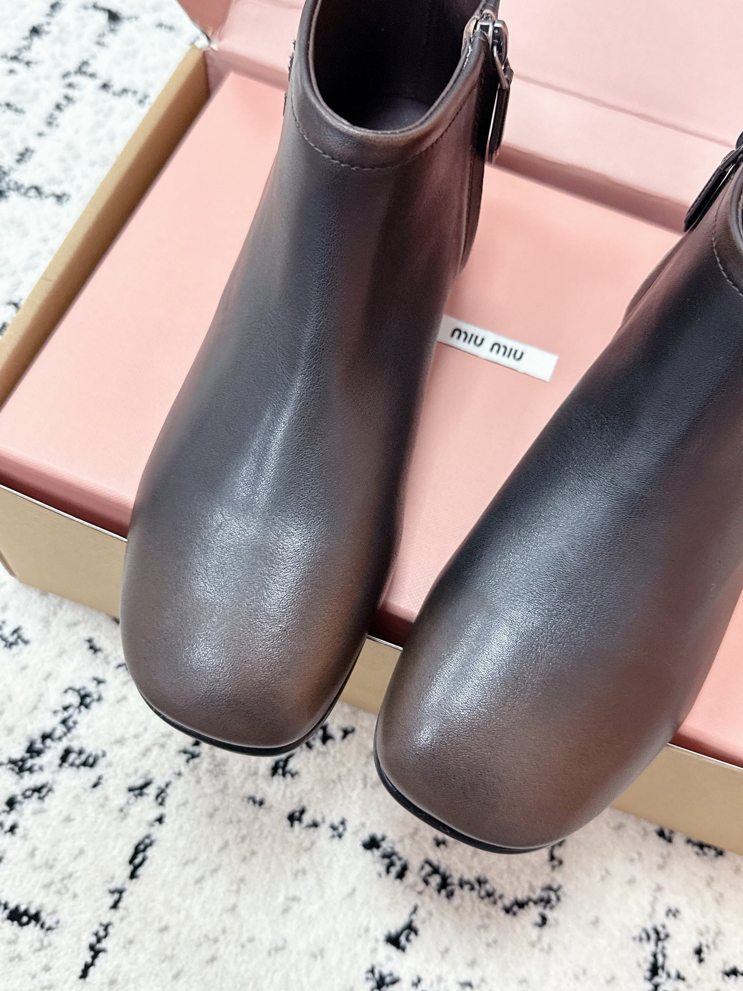 ЧЕРЕВИКИ MIUMIU 26S З ТЕМНО-КОРИЧНЕВОЇ ТЕЛЯЧОЇ ШКІРИ FUME
