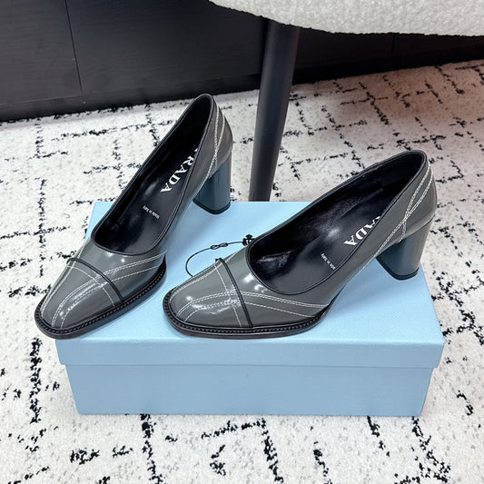 ТУФЛІ-БОУЛІНГ PRADA 26S НА ВИСОКИХ ПІДБОРАХ 70 ММ З БЛИСКУЧОЇ ТЕЛЯЧОЇ ШКІРИ СТАЛЕВО-СІРОГО КОЛЬОРУ