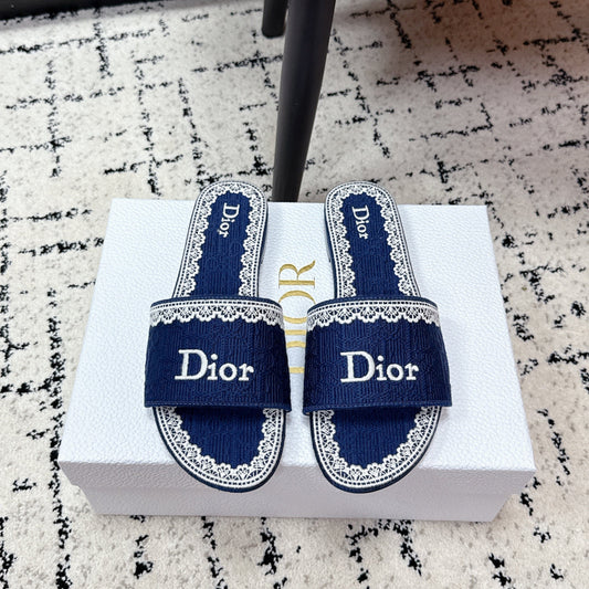 ШЛЬОПАНЦІ DIOR 26S СИНЬОГО КОЛЬОРУ З ТИСНЕНОЮ ВИШИВКОЮ OBLIQUE З МЕРЕЖИВА