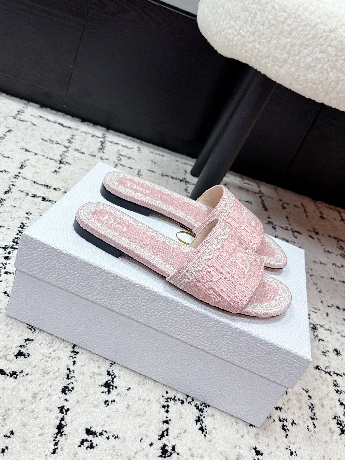 DIOR 26S SLIDES IN LIGHT PINK EMBOSSED OBLIQUE LACE EMBROIDERY