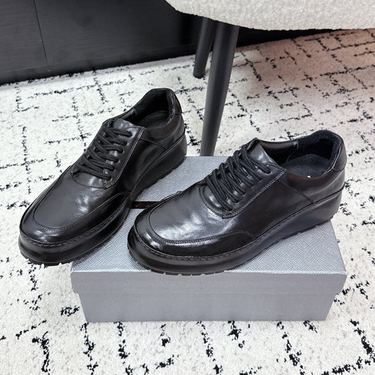 КРОСІВКИ PRADA 26S З ЧОРНОЇ БЛИСКУЧОЇ ТЕЛЯЧОЇ ШКІРИ