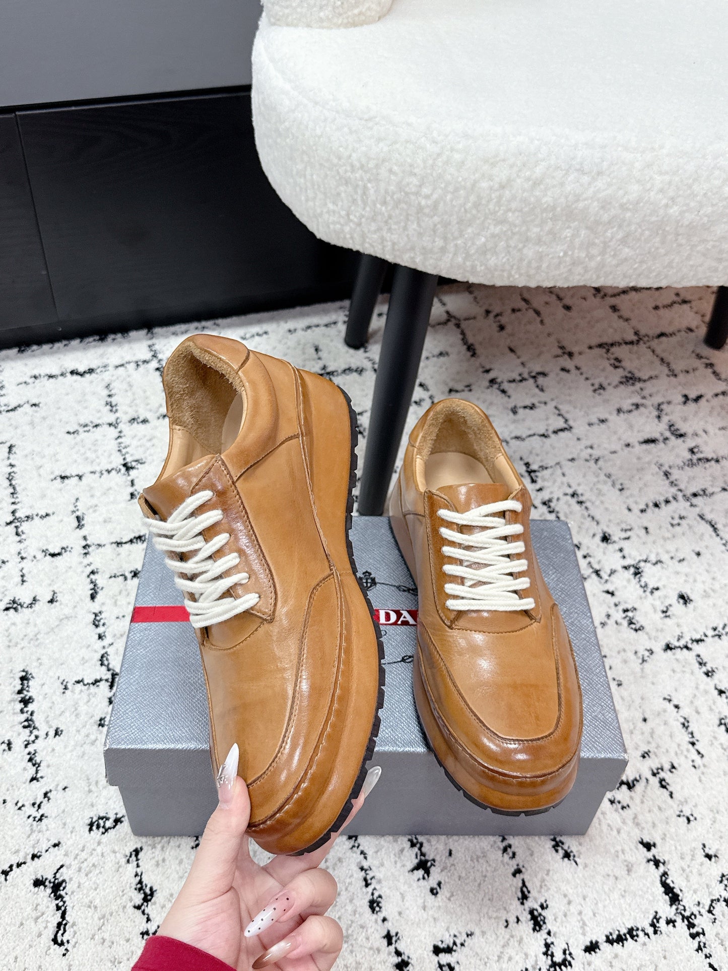 КРОСІВКИ PRADA 26S З БЛИСКУЧОЇ ТЕЛЯЧОЇ ШКІРИ КОЛЬОРУ ЗОЛОТИСТОГО КОРИЧНЕВОГО