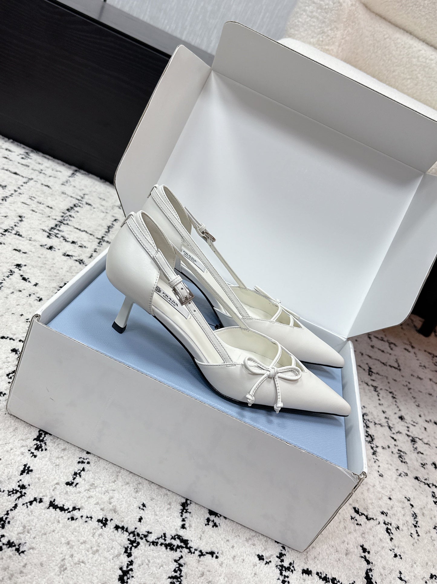 PRADA 26S POINTED-TOE HIGH HEELS 55MM IN WHITE CALFSKIN WITH BOW