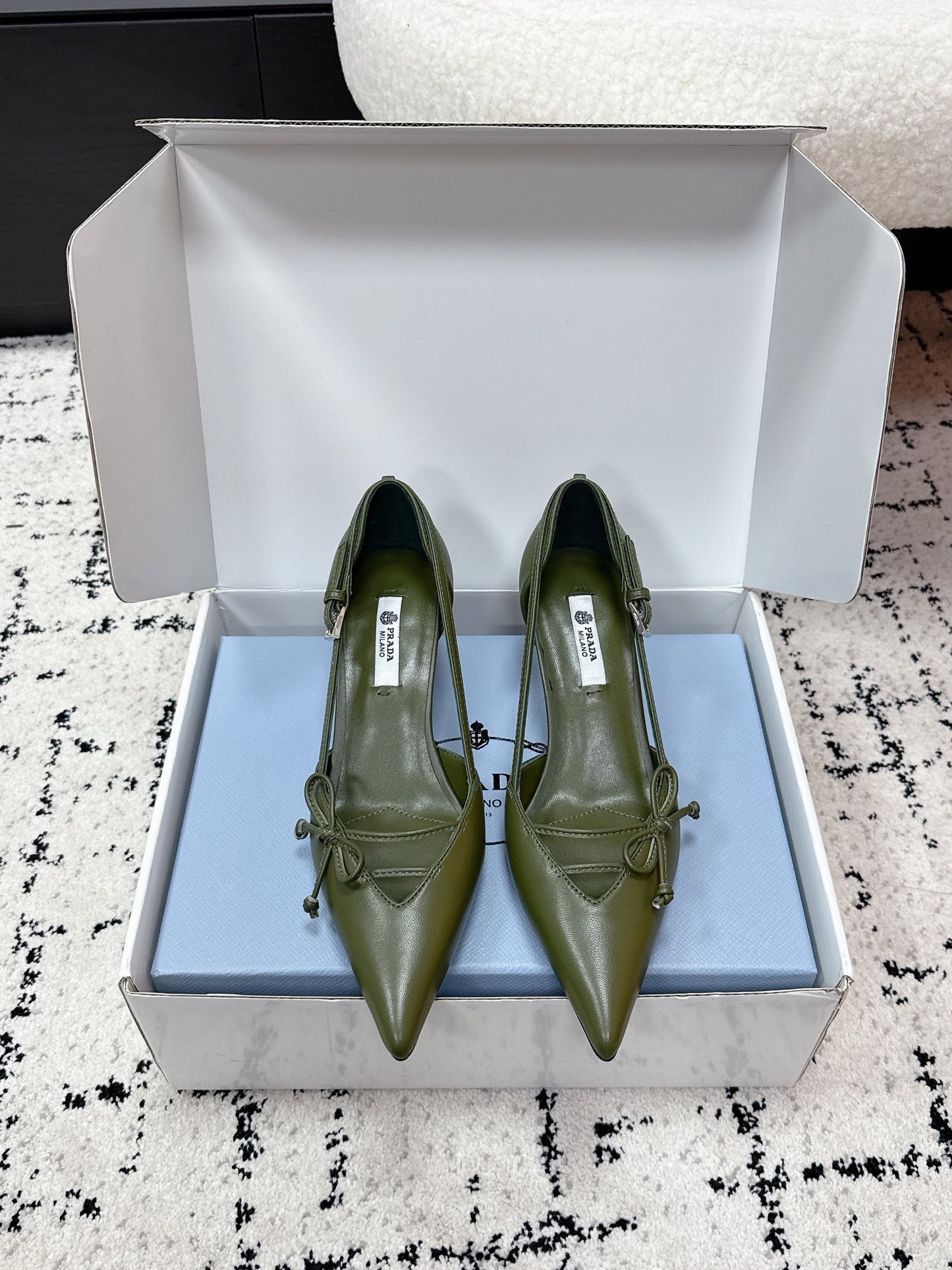 PRADA 26S POINTED-TOE HIGH HEELS 55MM IN DARK OLIVE GREEN CALFSKIN WITH BOW