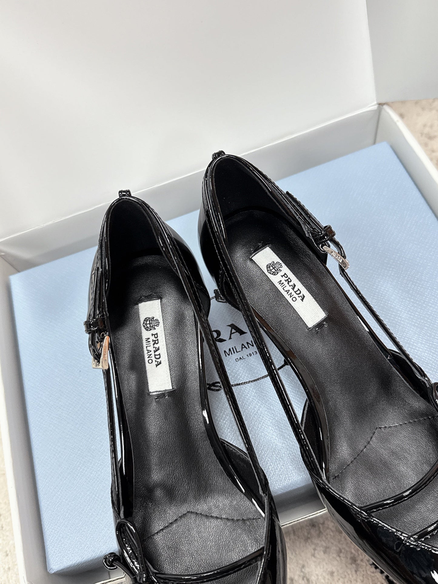 PRADA 26S POINTED-TOE HIGH HEELS 55MM IN BLACK PATENT CALFSKIN WITH BOW