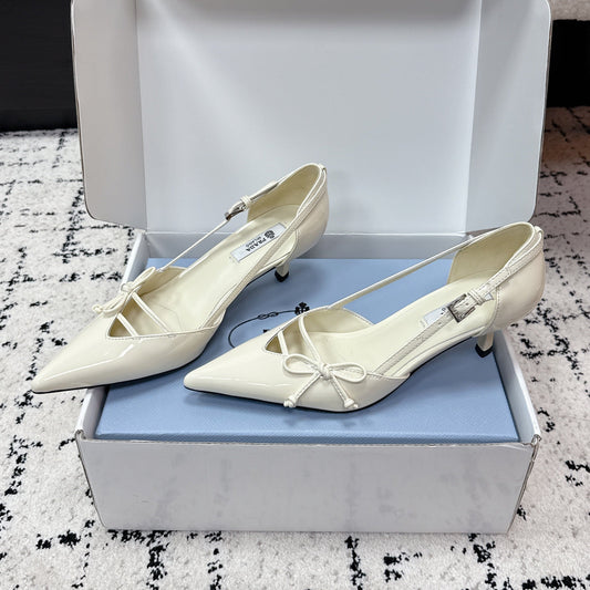 ТУФЛІ-ЧОВНИКИ PRADA 26S З ГОСТРИМ НОСКОМ НА ПІДБОРАХ 55 ММ З ТЕЛЯЧОЇ ШКІРИ КОЛЬОРУ СЛОНОВОЇ КІСТКИ З БАНТОМ