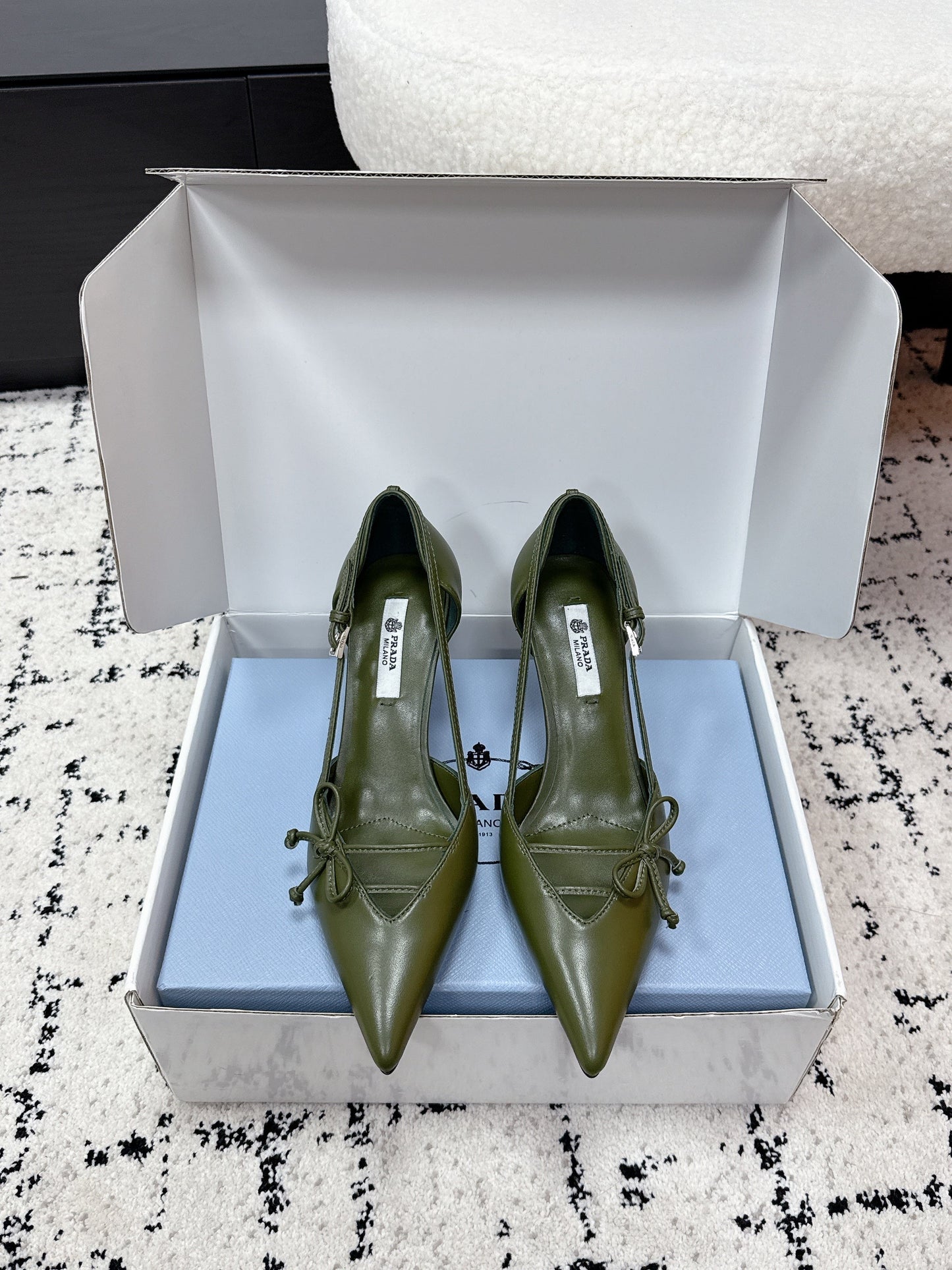 PRADA 26S POINTED-TOE HIGH HEELS 75MM IN DARK OLIVE GREEN CALFSKIN WITH BOW