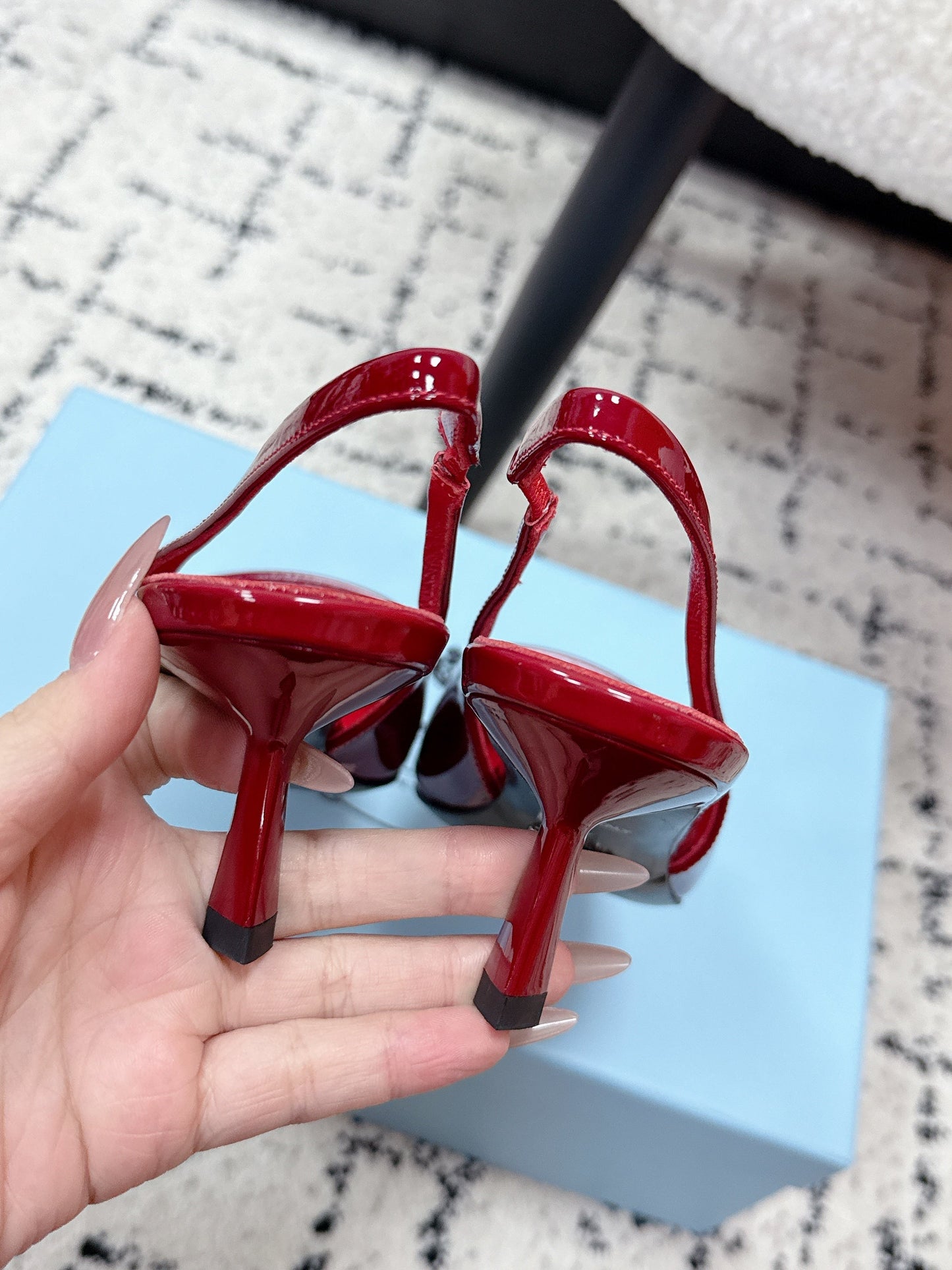 БОСОНІЖКИ PRADA 26S SLINGBACK 60 ММ З ТЕМНО-ЧЕРВОНОЇ ЛАКОВАНОЇ ТЕЛЯЧОЇ ШКІРИ