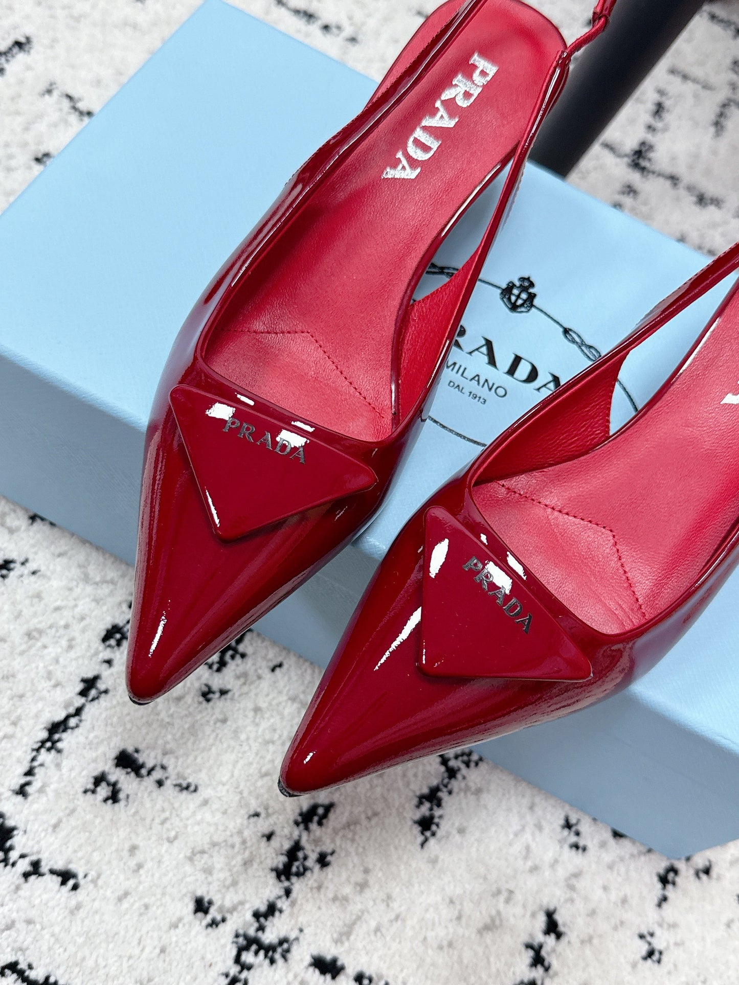 БОСОНІЖКИ PRADA 26S SLINGBACK 60 ММ З ТЕМНО-ЧЕРВОНОЇ ЛАКОВАНОЇ ТЕЛЯЧОЇ ШКІРИ