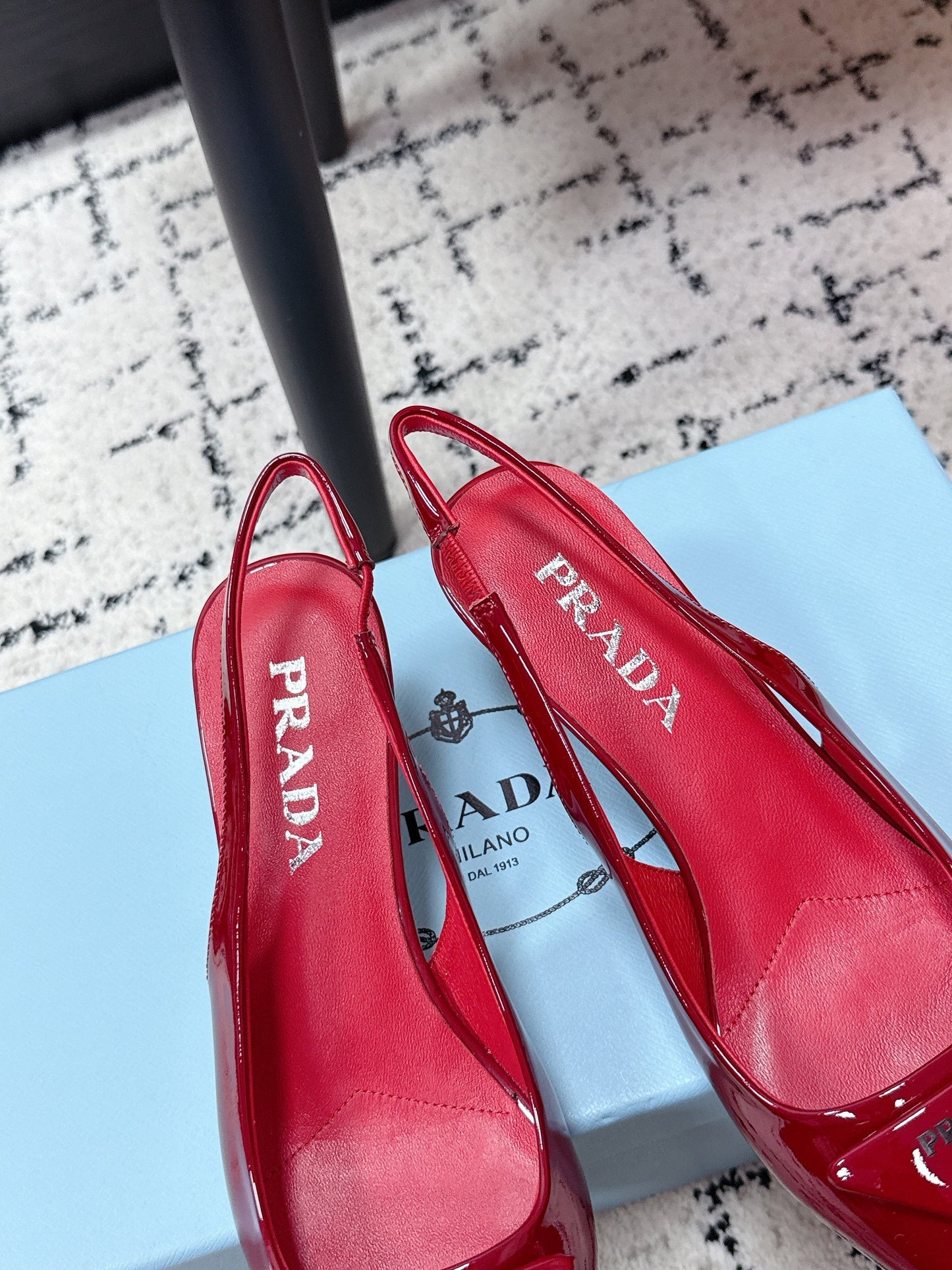 БОСОНІЖКИ PRADA 26S SLINGBACK 60 ММ З ТЕМНО-ЧЕРВОНОЇ ЛАКОВАНОЇ ТЕЛЯЧОЇ ШКІРИ