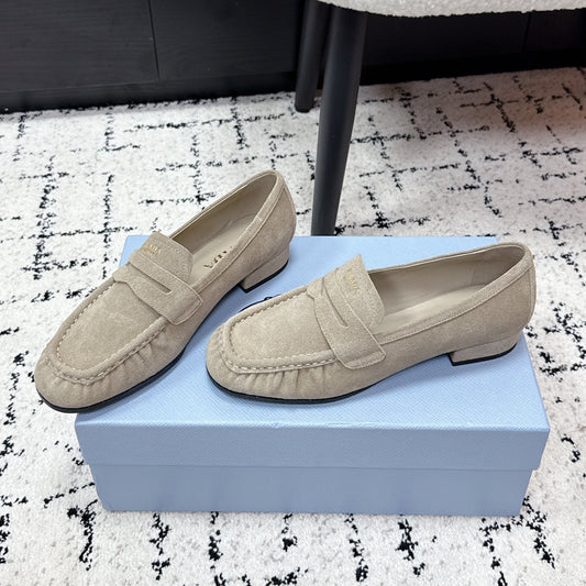 ЛОФЕРИ PRADA 26S 25 ММ З БЕЖЕВОЇ ЗАМШІ