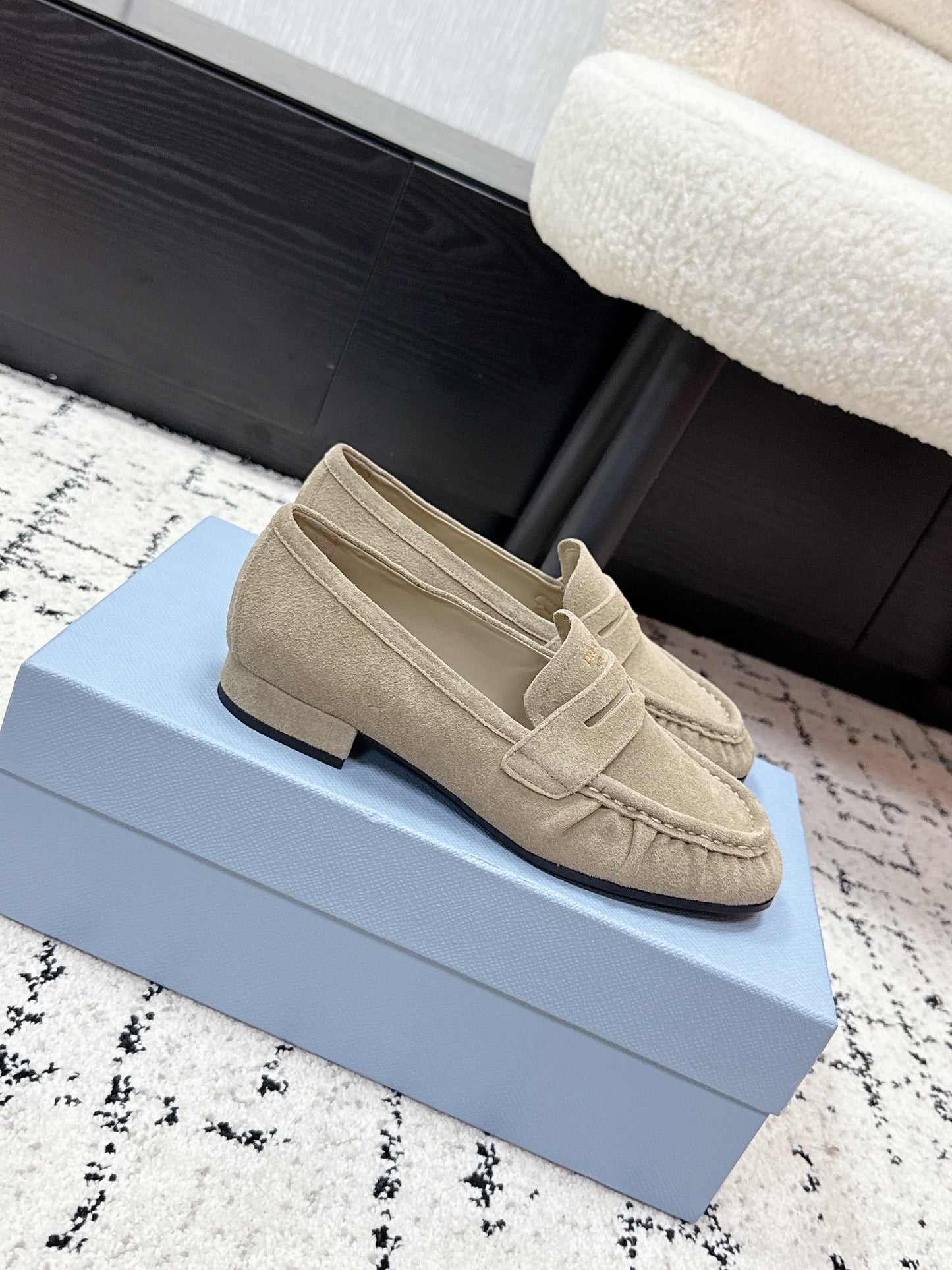 ЛОФЕРИ PRADA 26S 25 ММ З БЕЖЕВОЇ ЗАМШІ