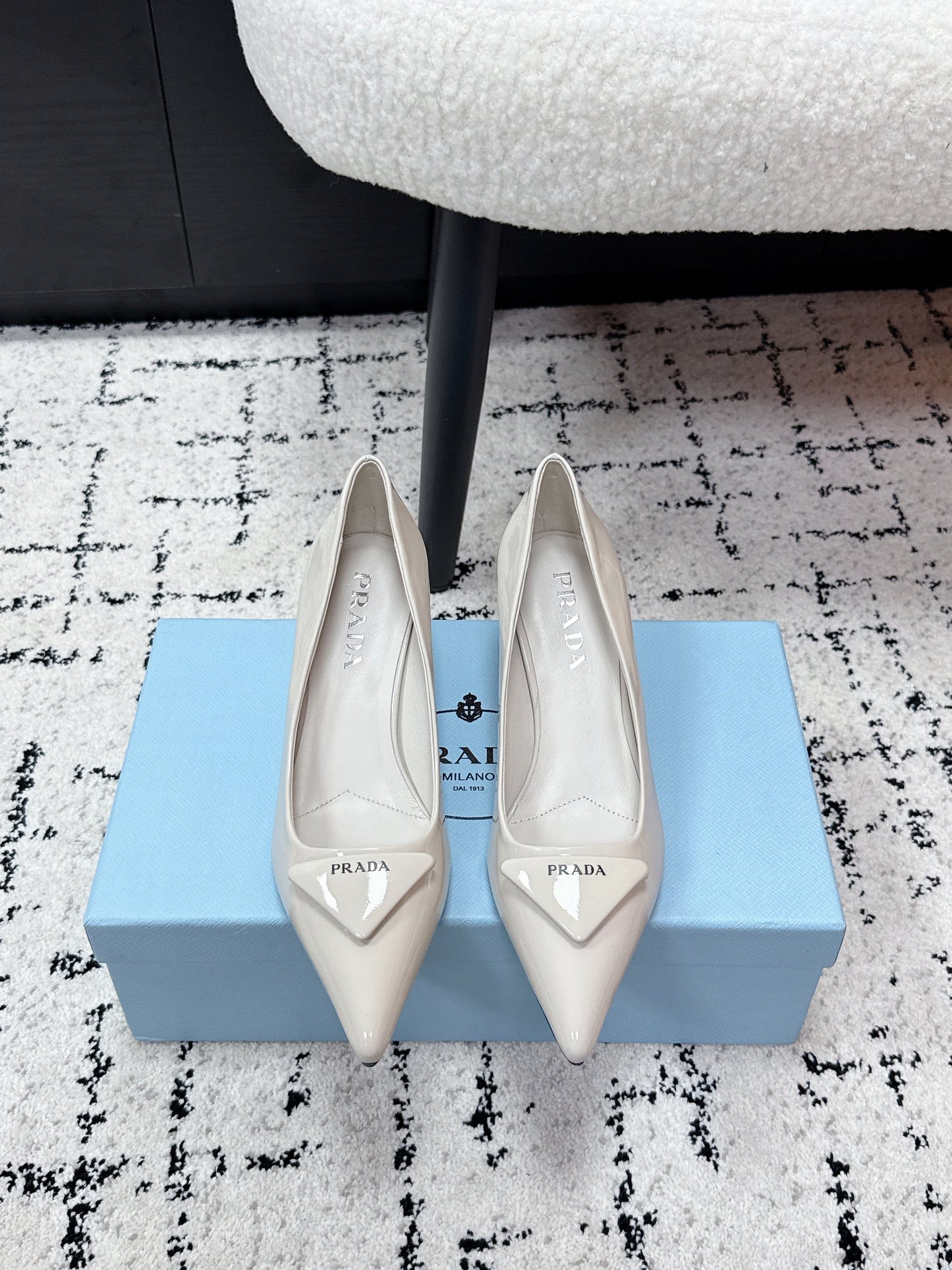 PRADA 26S POINTED-TOE HIGH HEELS 60MM IN CREAM WHITE PATENT CALFSKIN WITH LOGO