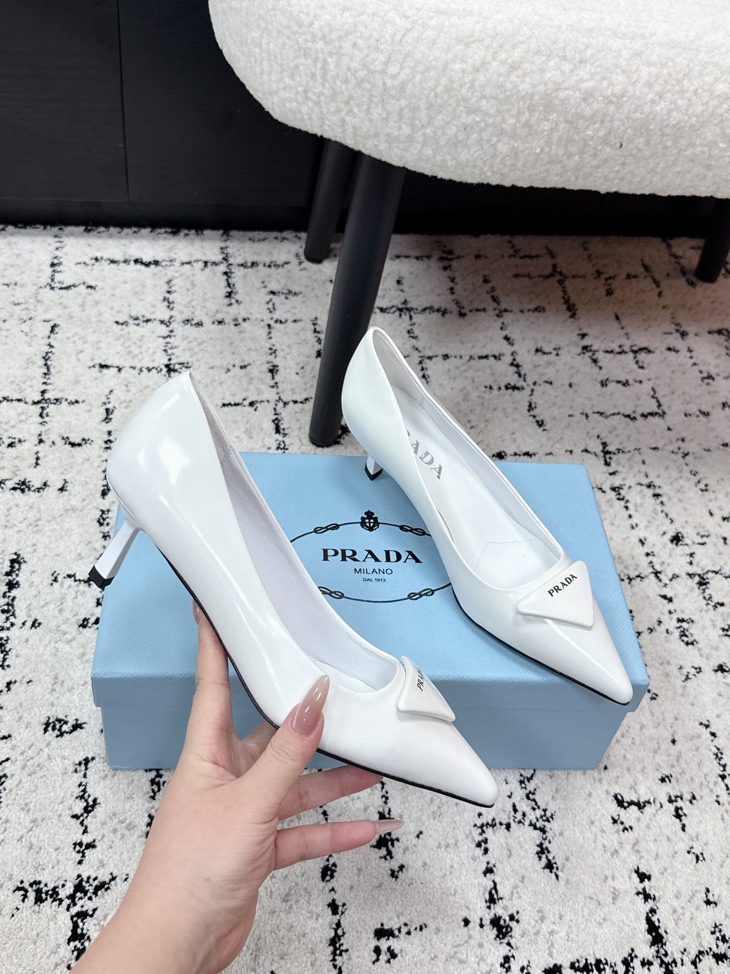 PRADA 26S POINTED-TOE HIGH HEELS 60MM IN WHITE PATENT CALFSKIN WITH LOGO