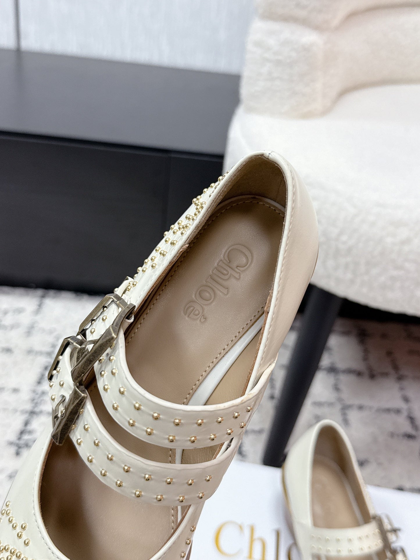 CHLOÉ 26S METAL STUD SHOES IN CREAM WHITE CALFSKIN