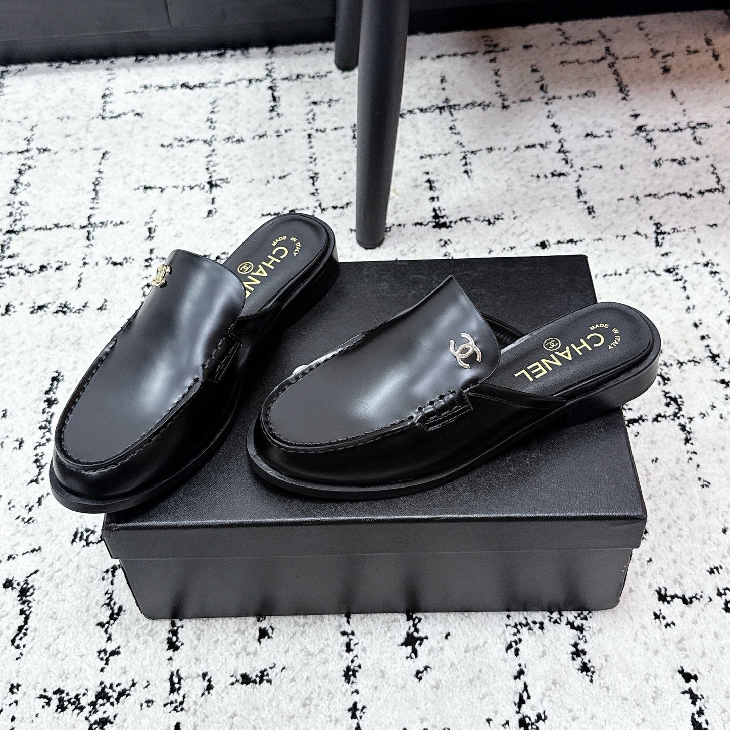CHANEL 26S MULE LOAFERS IN BLACK SMOOTH CALFSKIN WITH CC LOGO