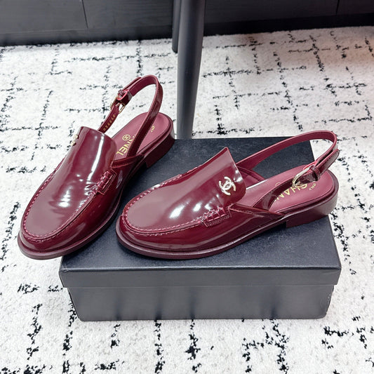 ЛОФЕРИ CHANEL 26S СЛІНГБЕК З БОРДОВОЇ ЛАКОВАНОЇ ТЕЛЯЧОЇ ШКІРИ З ЛОГОТИПОМ CC
