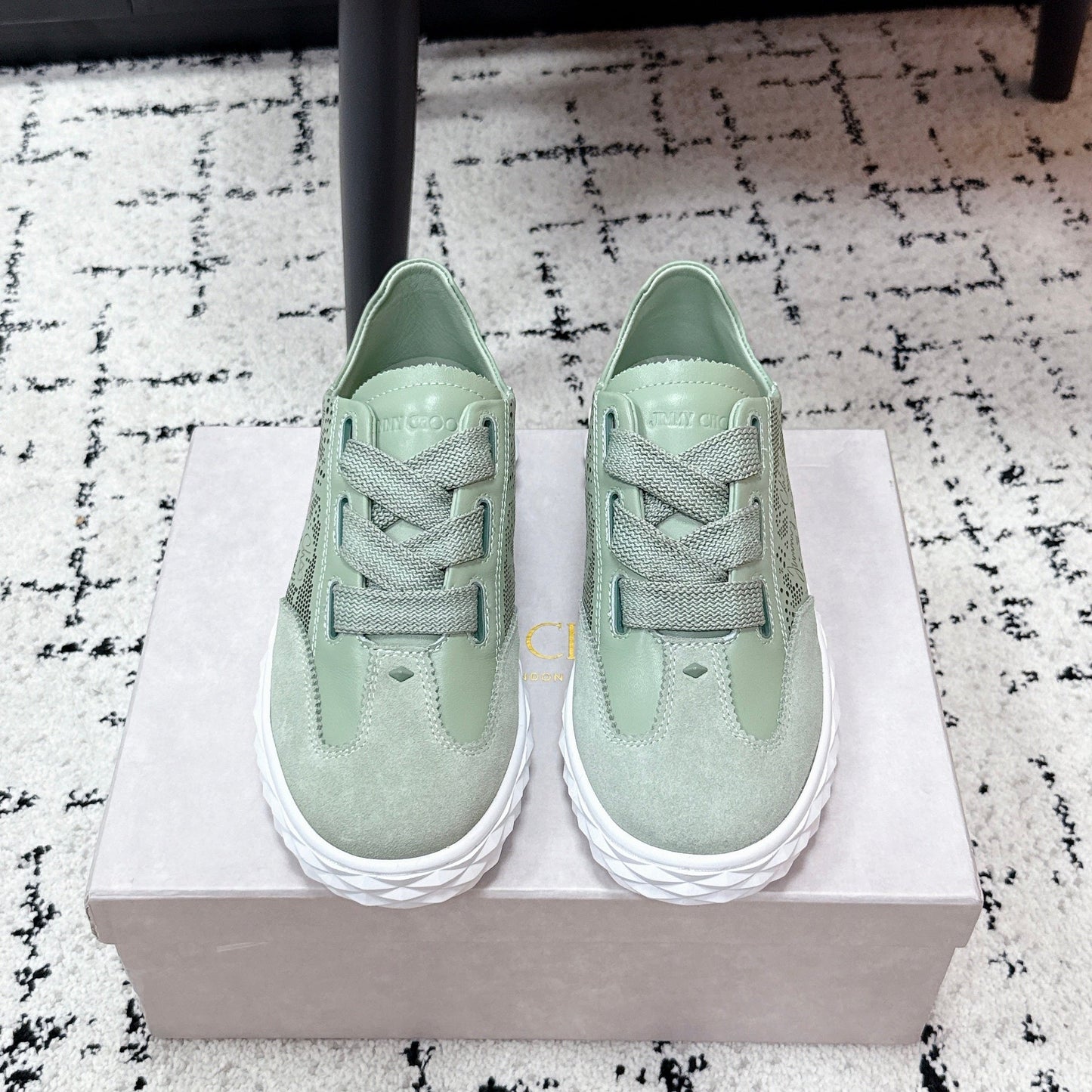 КРОСІВКИ JIMMY CHOO 26S З ЗАМШІ КОЛЬОРУ ШАВЛІЇ