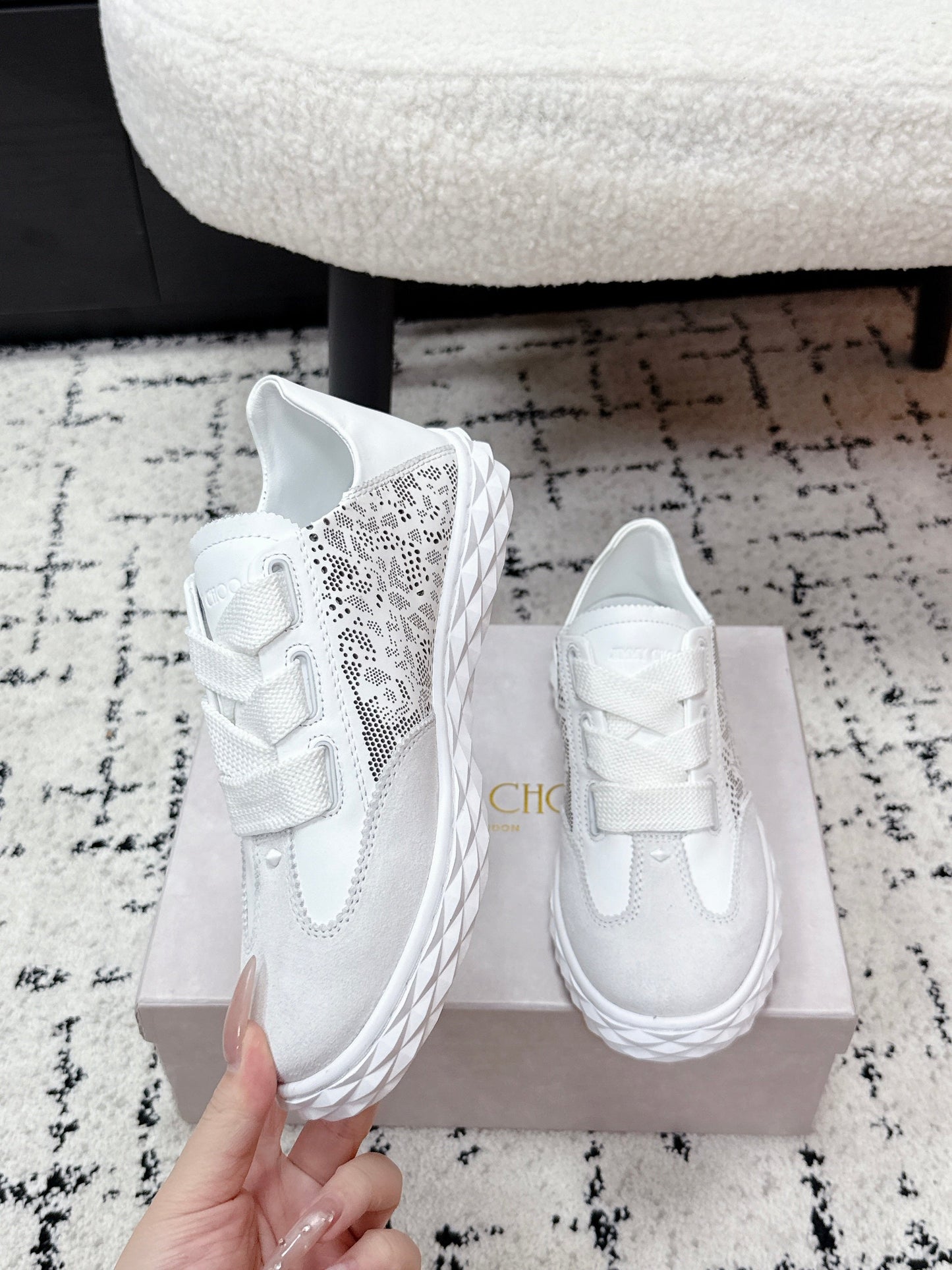 КРОСІВКИ JIMMY CHOO 26S З БІЛОЇ ЗАМШІ