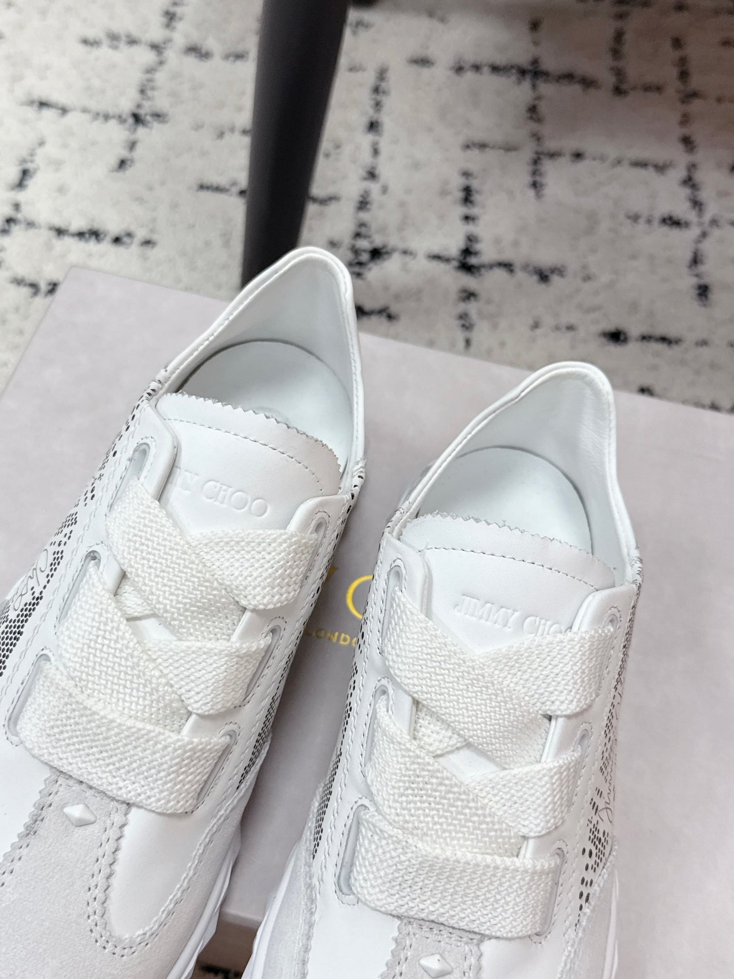 КРОСІВКИ JIMMY CHOO 26S З БІЛОЇ ЗАМШІ