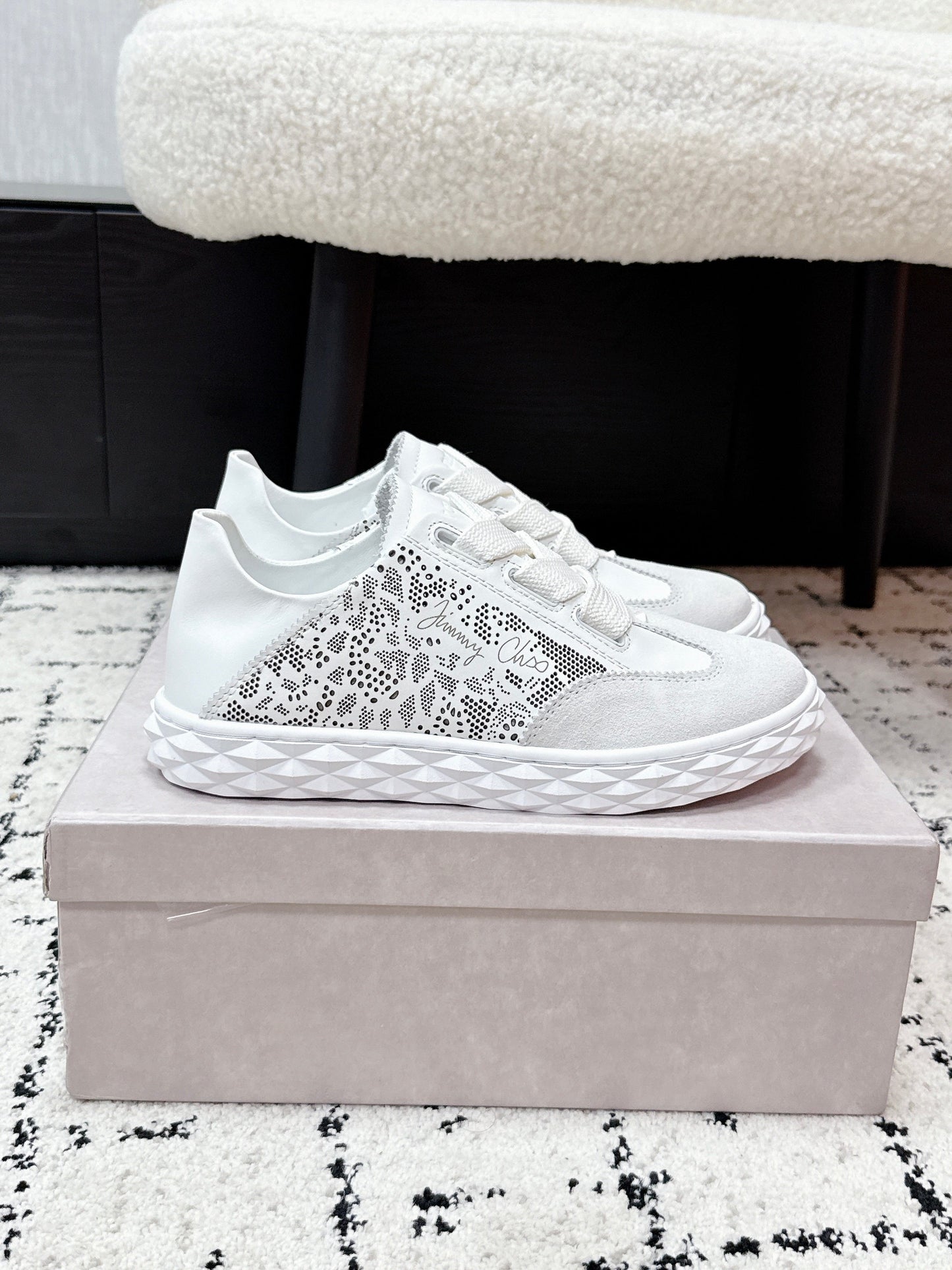 КРОСІВКИ JIMMY CHOO 26S З БІЛОЇ ЗАМШІ
