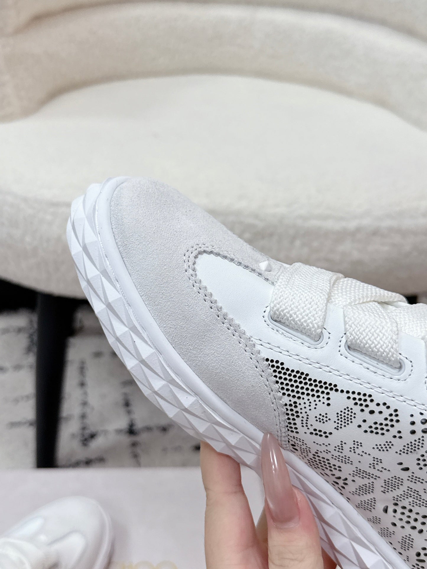 КРОСІВКИ JIMMY CHOO 26S З БІЛОЇ ЗАМШІ