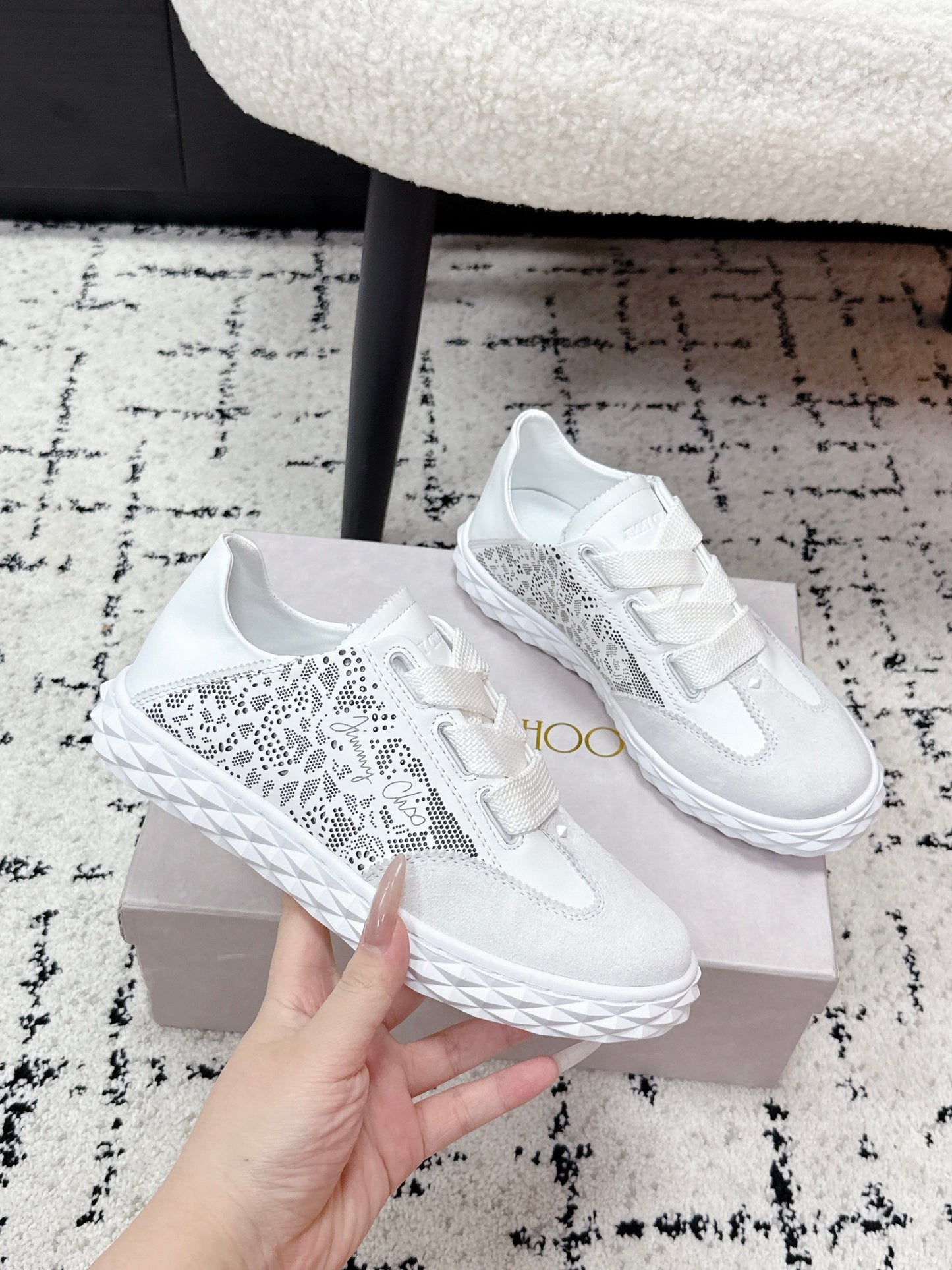 КРОСІВКИ JIMMY CHOO 26S З БІЛОЇ ЗАМШІ