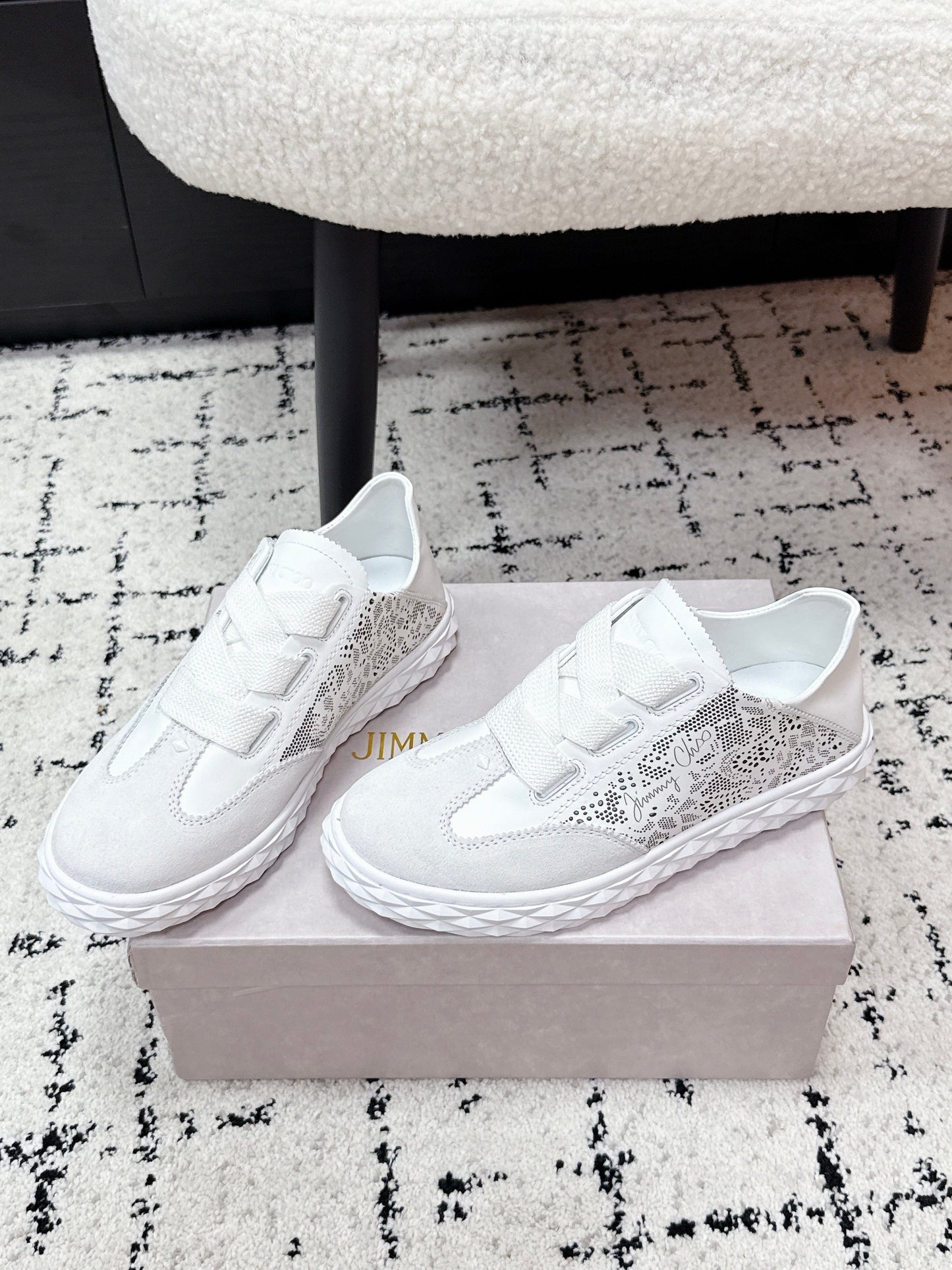 КРОСІВКИ JIMMY CHOO 26S З БІЛОЇ ЗАМШІ