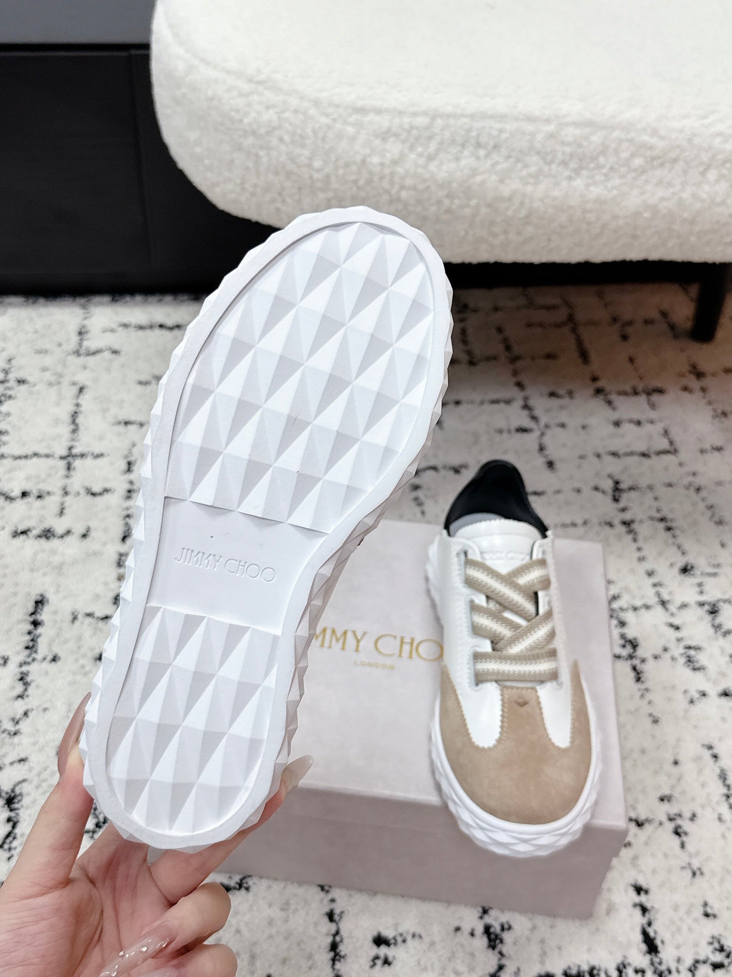 КРОСІВКИ JIMMY CHOO 26S З БЕЖЕВОЇ ЗАМШІ ТА БІЛОЇ ТЕЛЯЧОЇ ШКІРИ