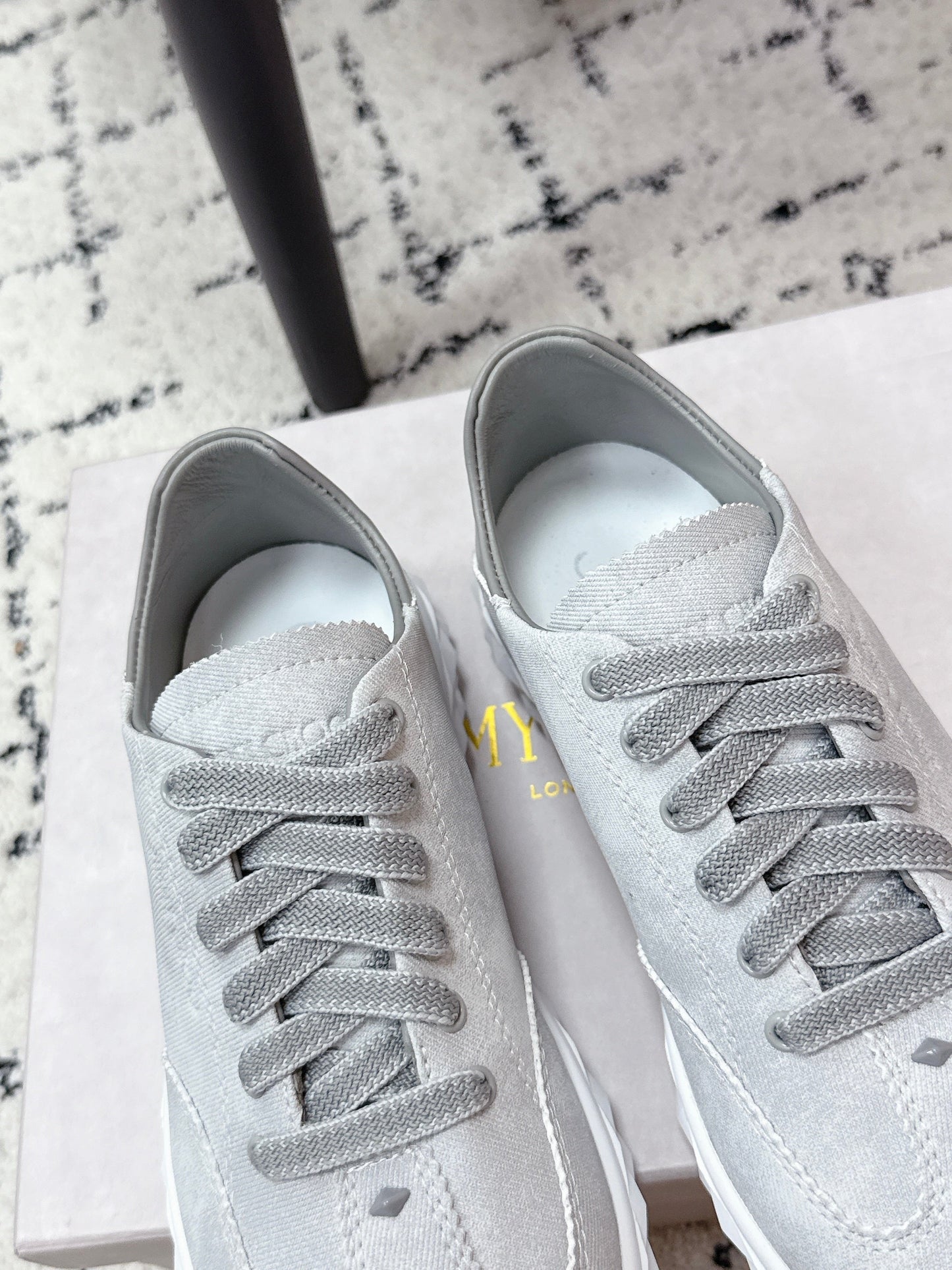 КРОСІВКИ JIMMY CHOO 26S З СІРОЇ ЗАМШІ
